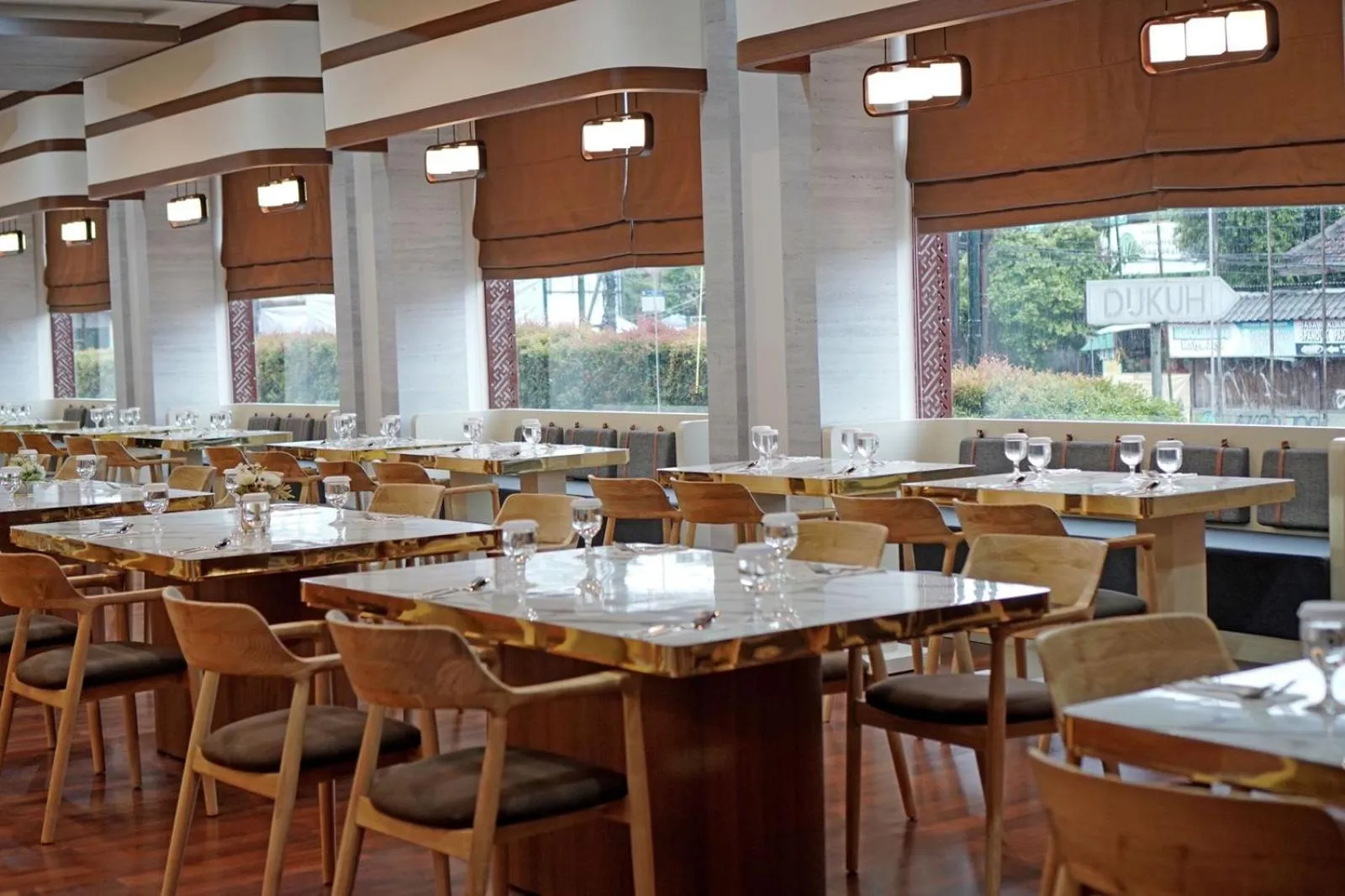 Restaurant/places to eat in Cavinton Hotel Malioboro Yogyakarta