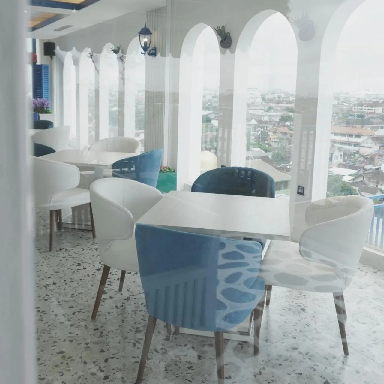 Restaurant/places to eat in Cavinton Hotel Malioboro Yogyakarta