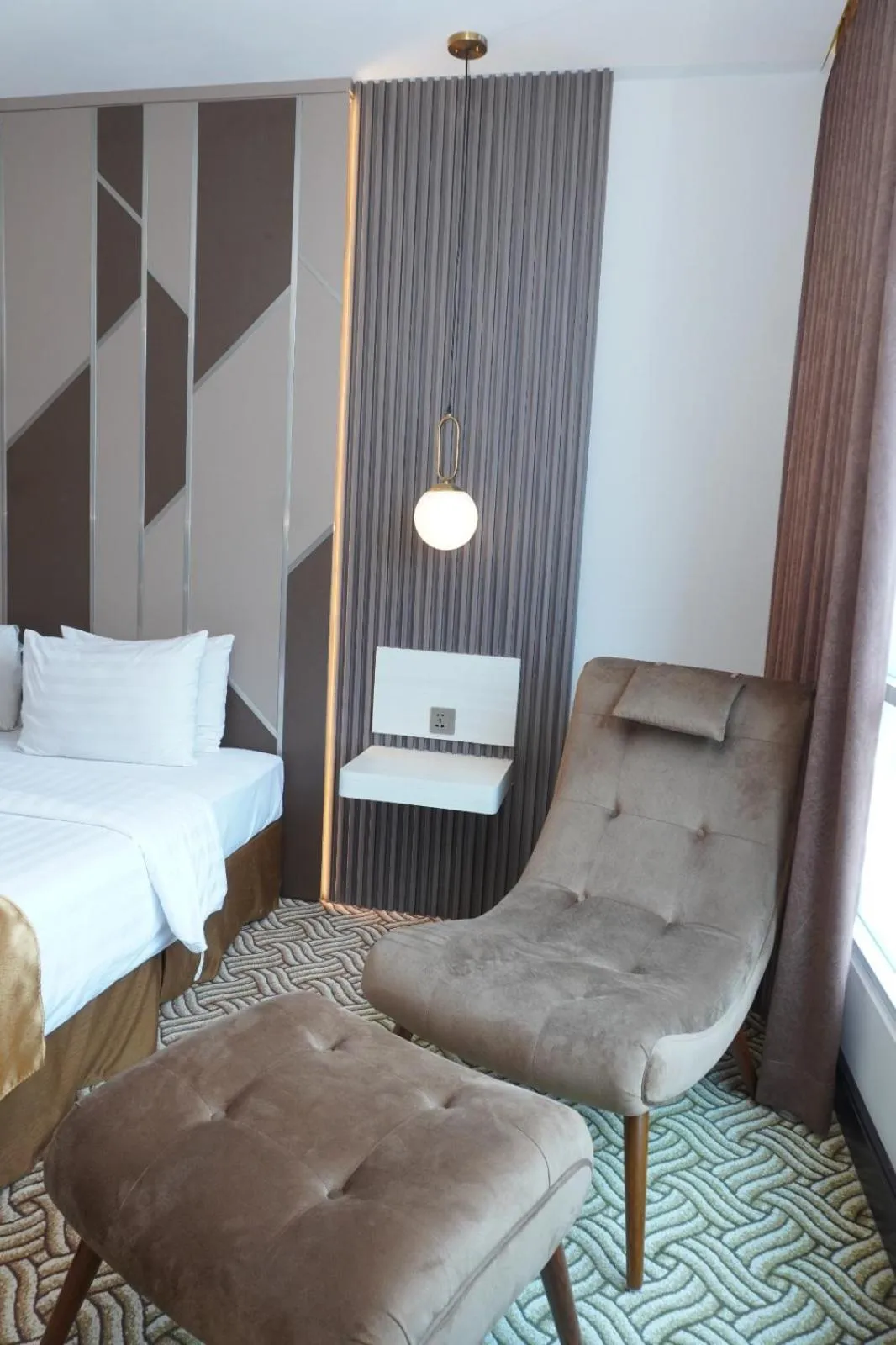 Bedroom, Bed in Cavinton Hotel Malioboro Yogyakarta