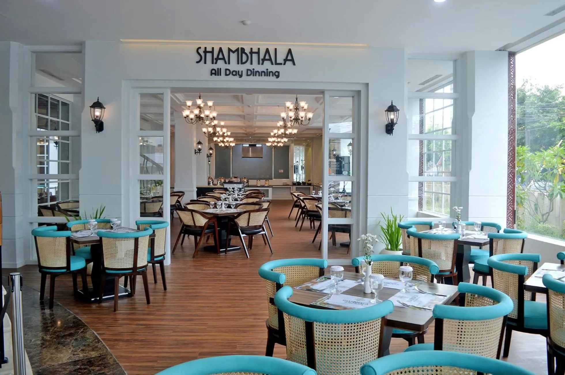 Restaurant/places to eat in Cavinton Hotel Malioboro Yogyakarta