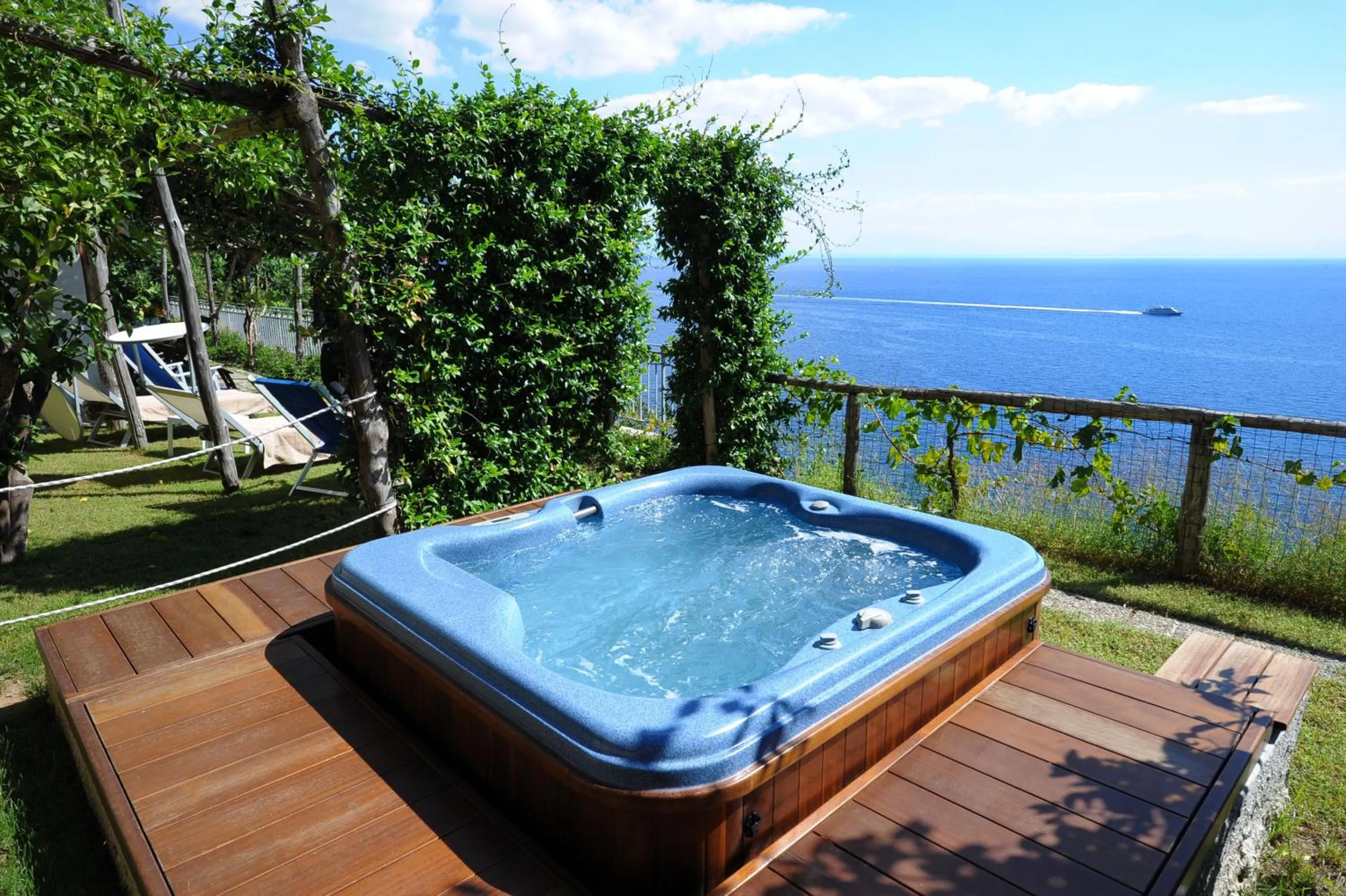 Hot Tub in Villa Santa Maria - Luxury Suites