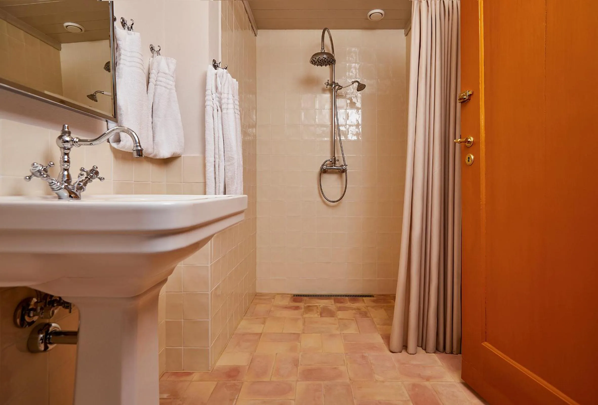 Bathroom in Schackenborg Slotskro