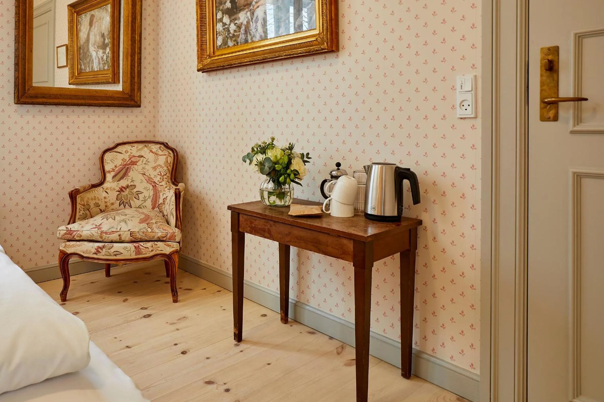 Coffee/tea facilities, Bed in Schackenborg Slotskro