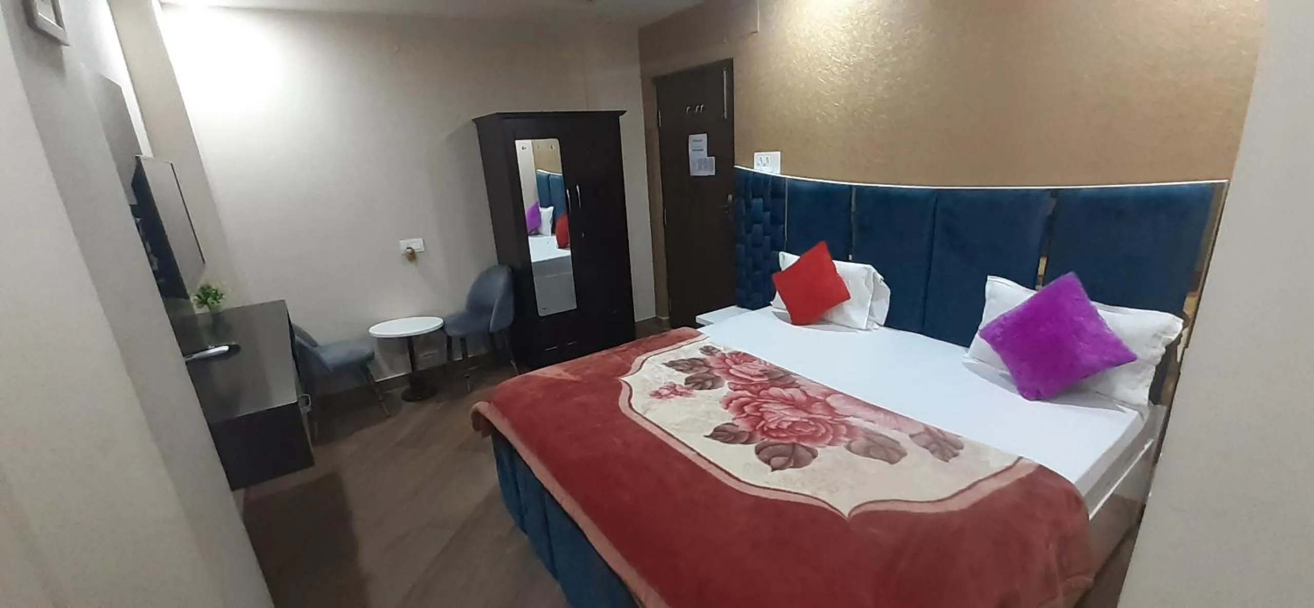 Bed in Hotel Lilac Doors