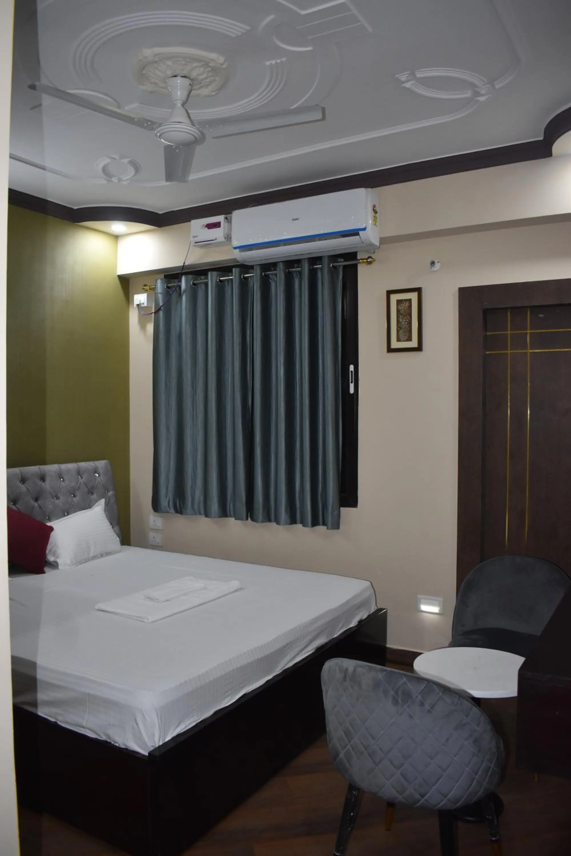 Photo of the whole room, Bed in Hotel Lilac Doors