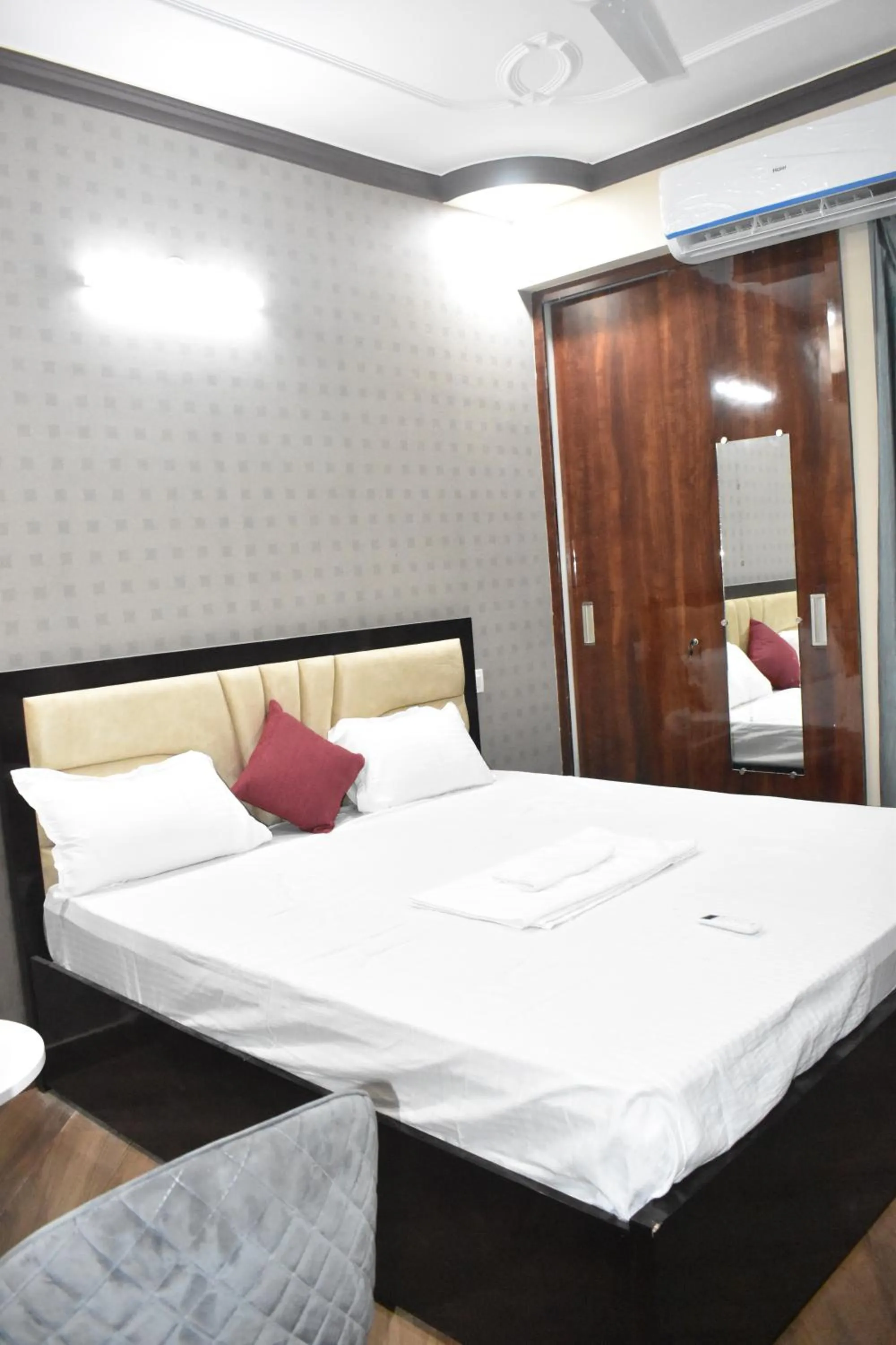 Bedroom, Bed in Hotel Lilac Doors