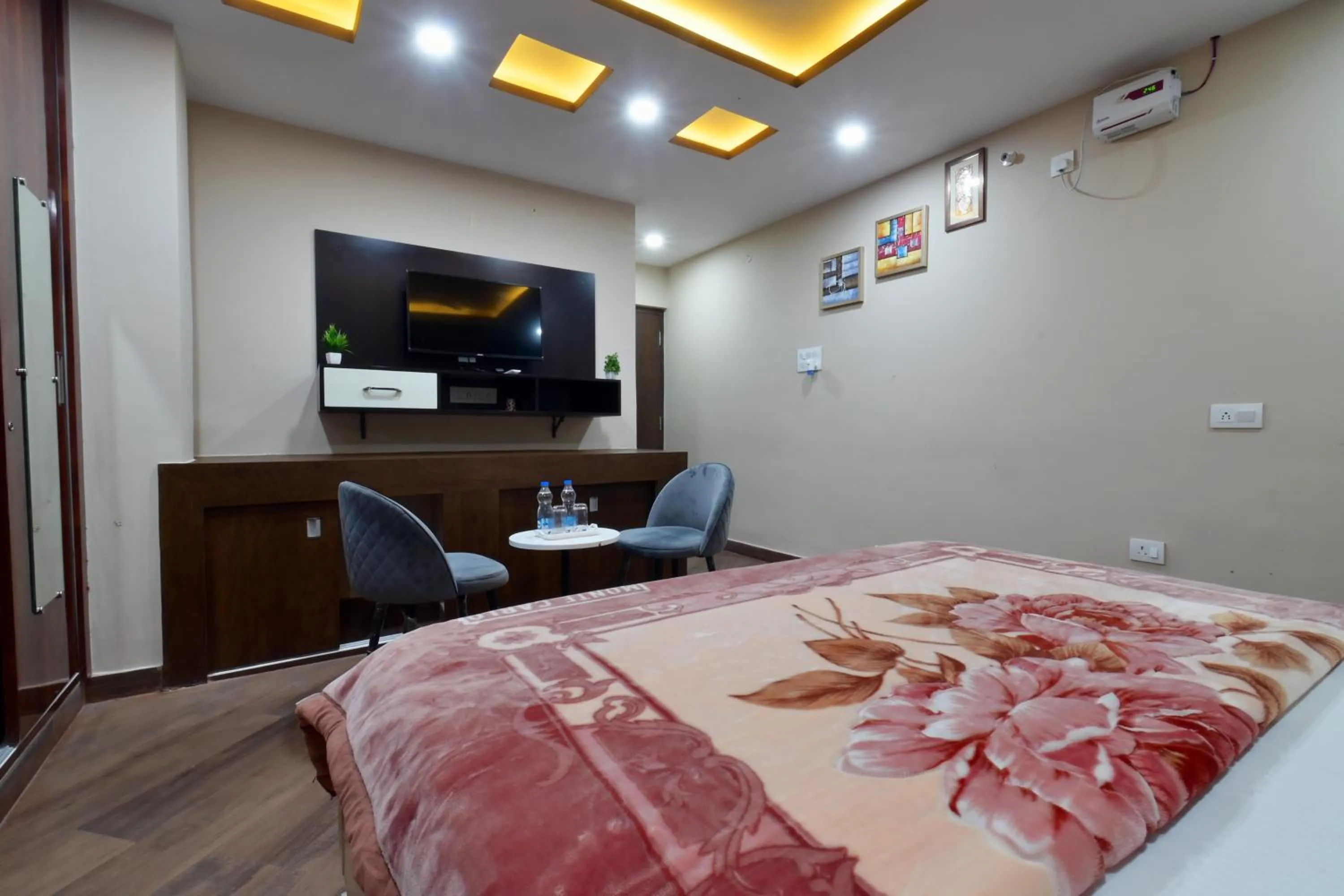 Bedroom, Bed in Hotel Lilac Doors