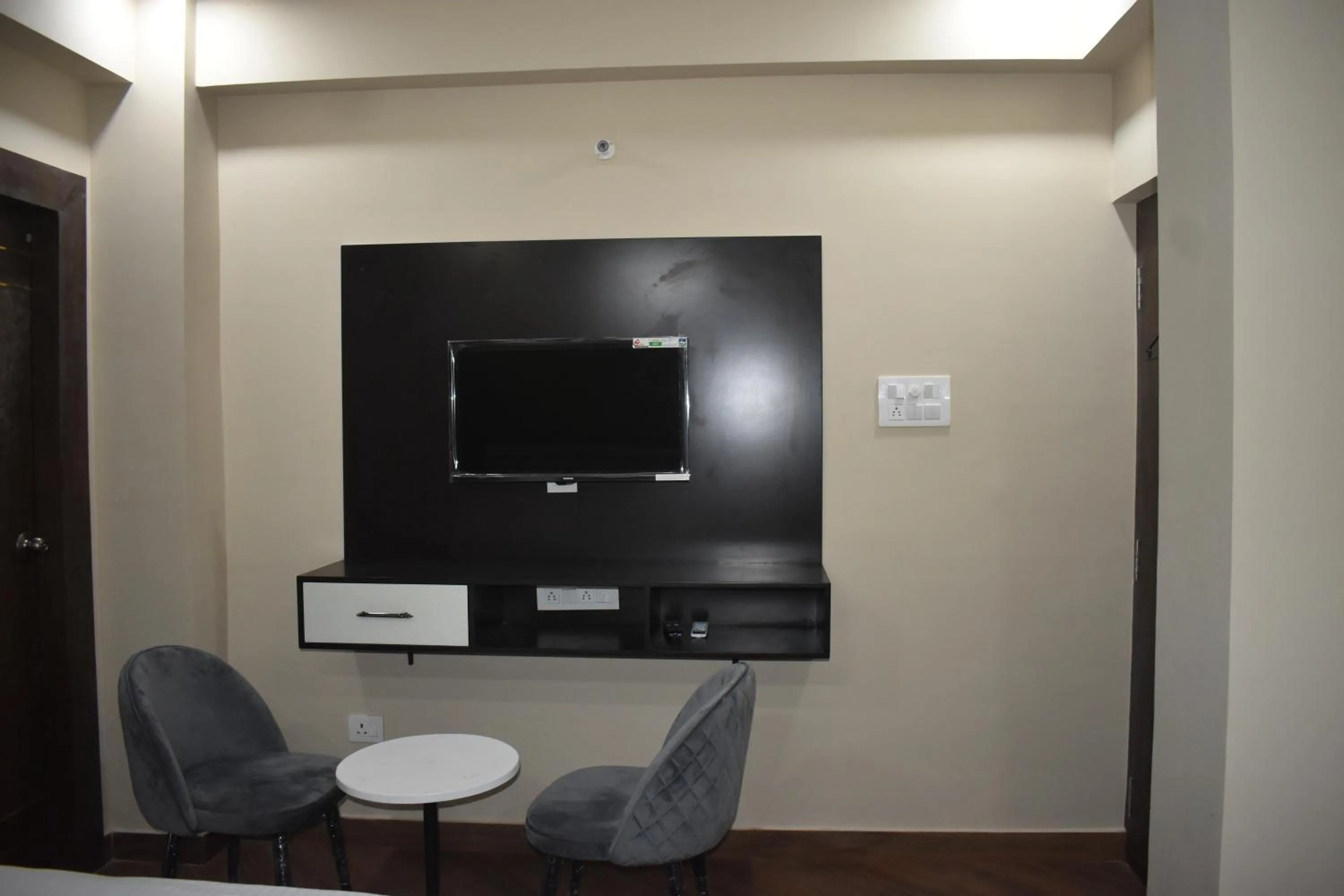 TV and multimedia in Hotel Lilac Doors
