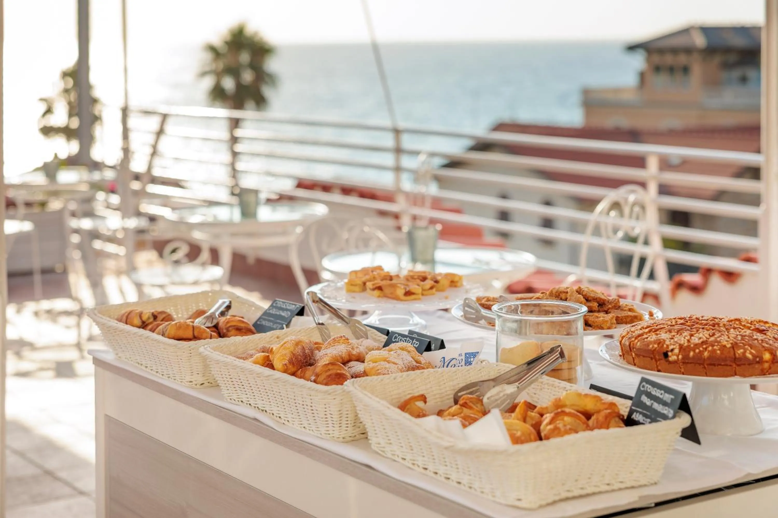 Buffet breakfast in Hotel Moresco