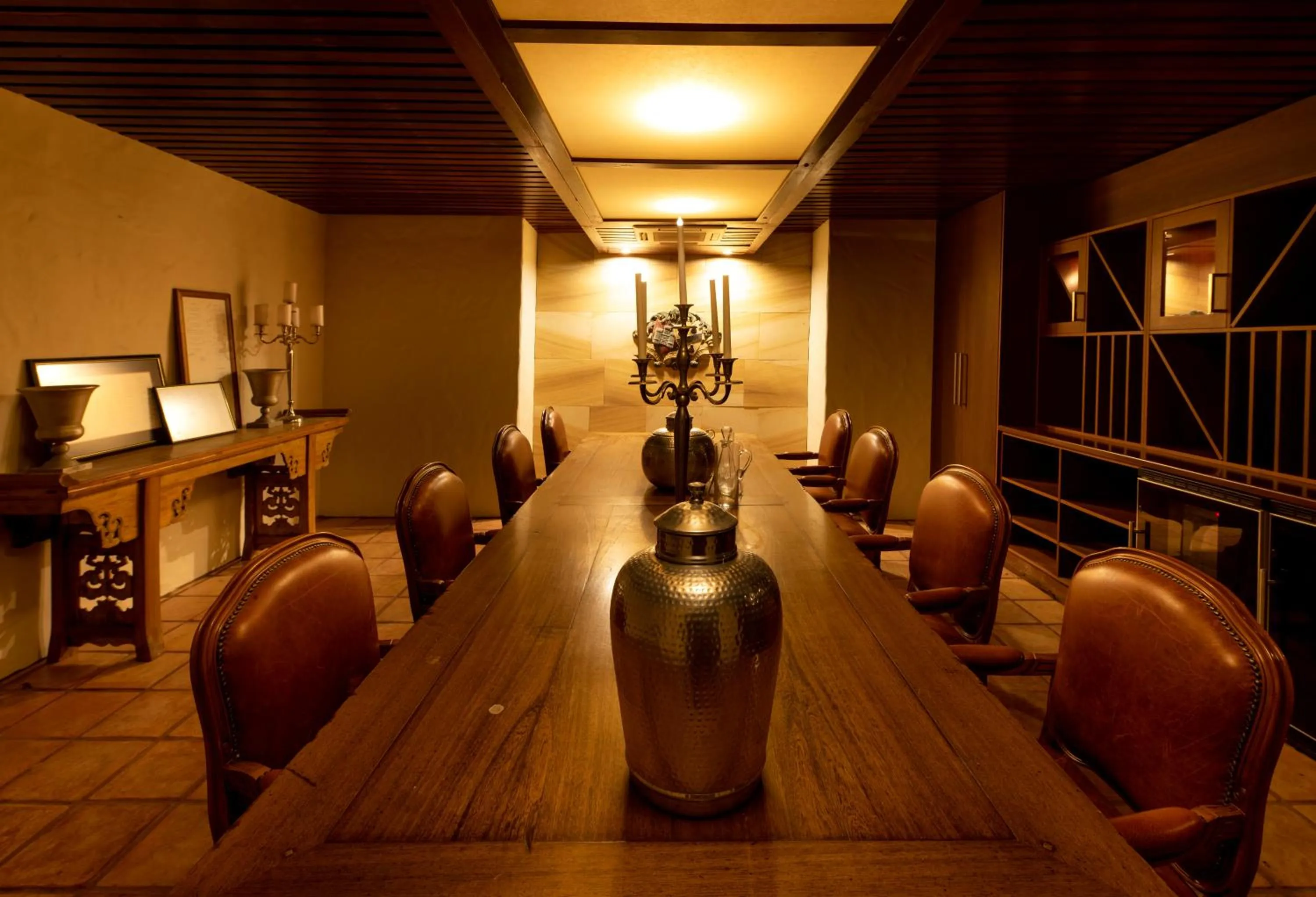 Restaurant/places to eat in Tower Lodge