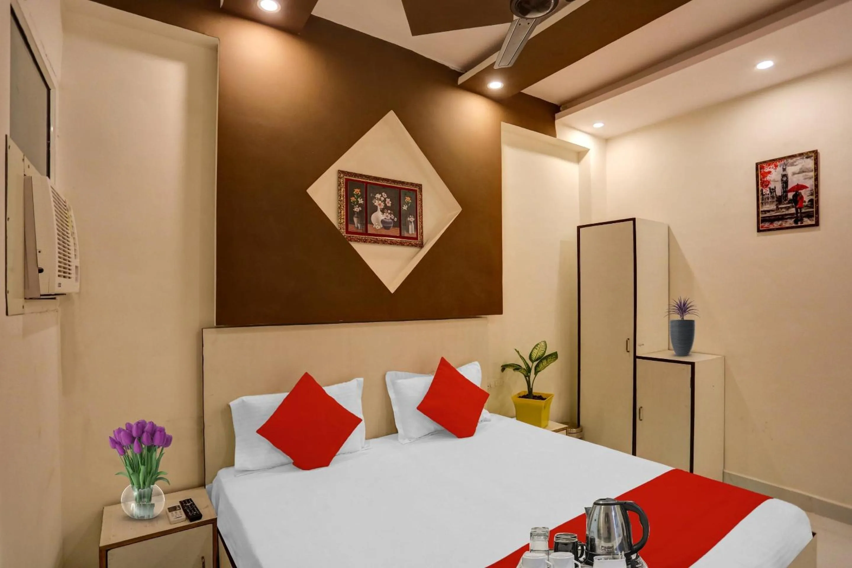 Bedroom, Bed in Hotel O Luxury Inn