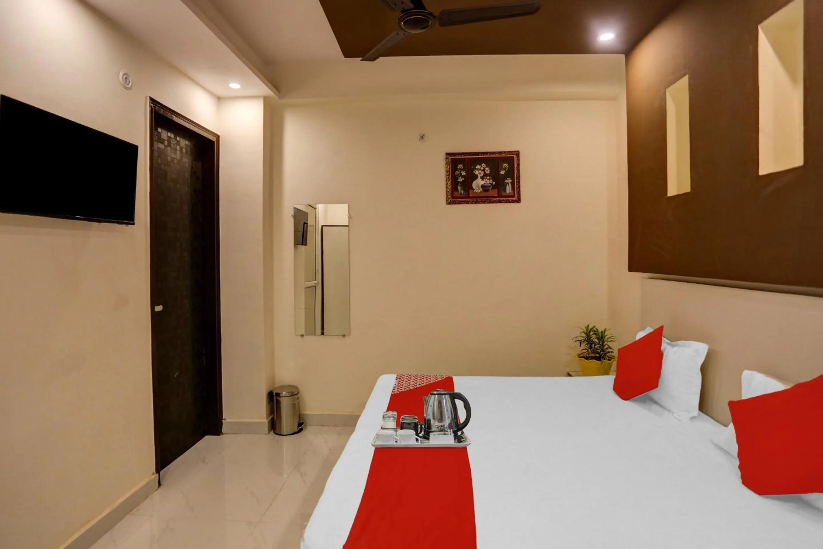 Bedroom, Bed in Hotel O Luxury Inn