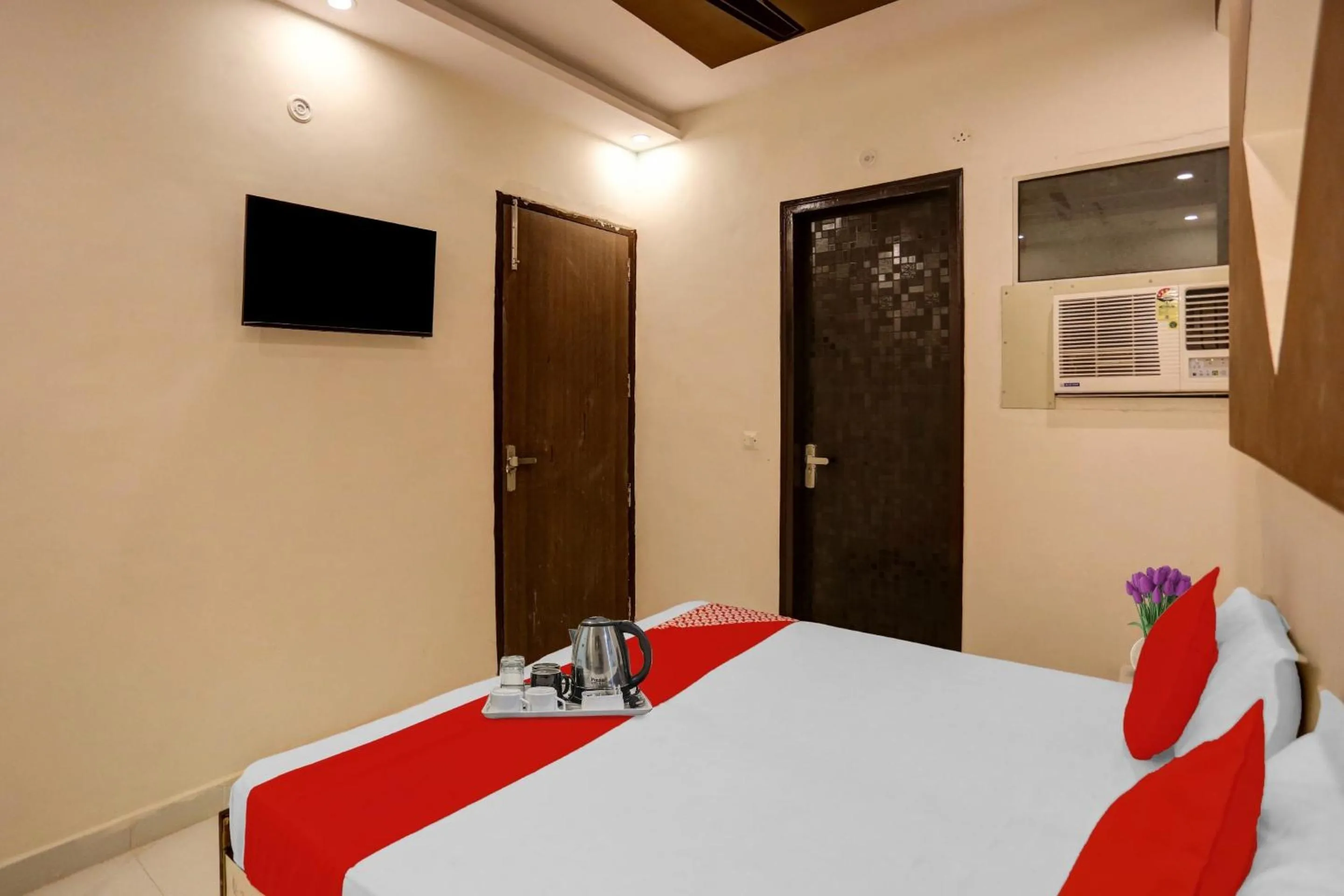 Bedroom, Bed in Hotel O Luxury Inn