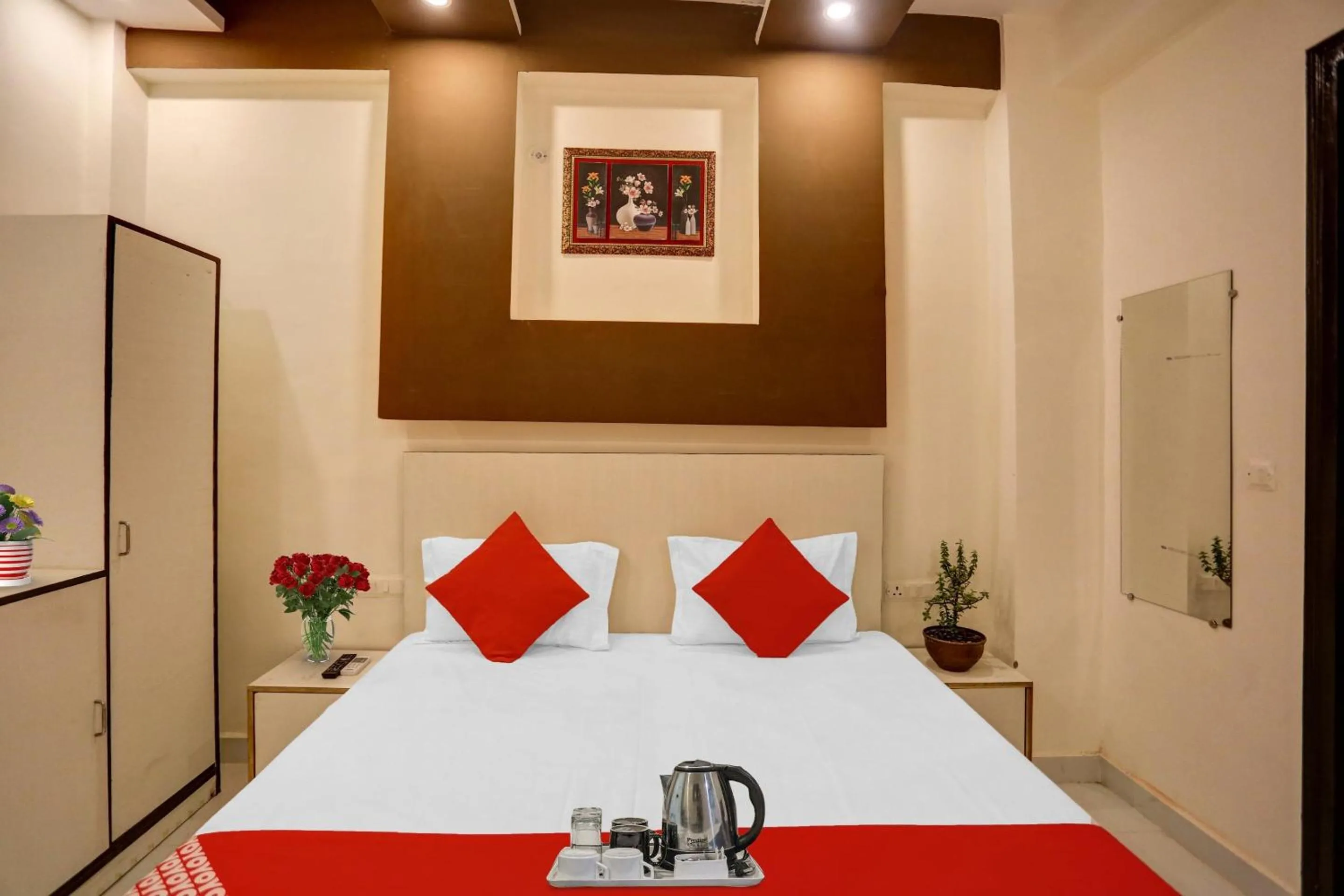 Bedroom, Bed in Hotel O Luxury Inn