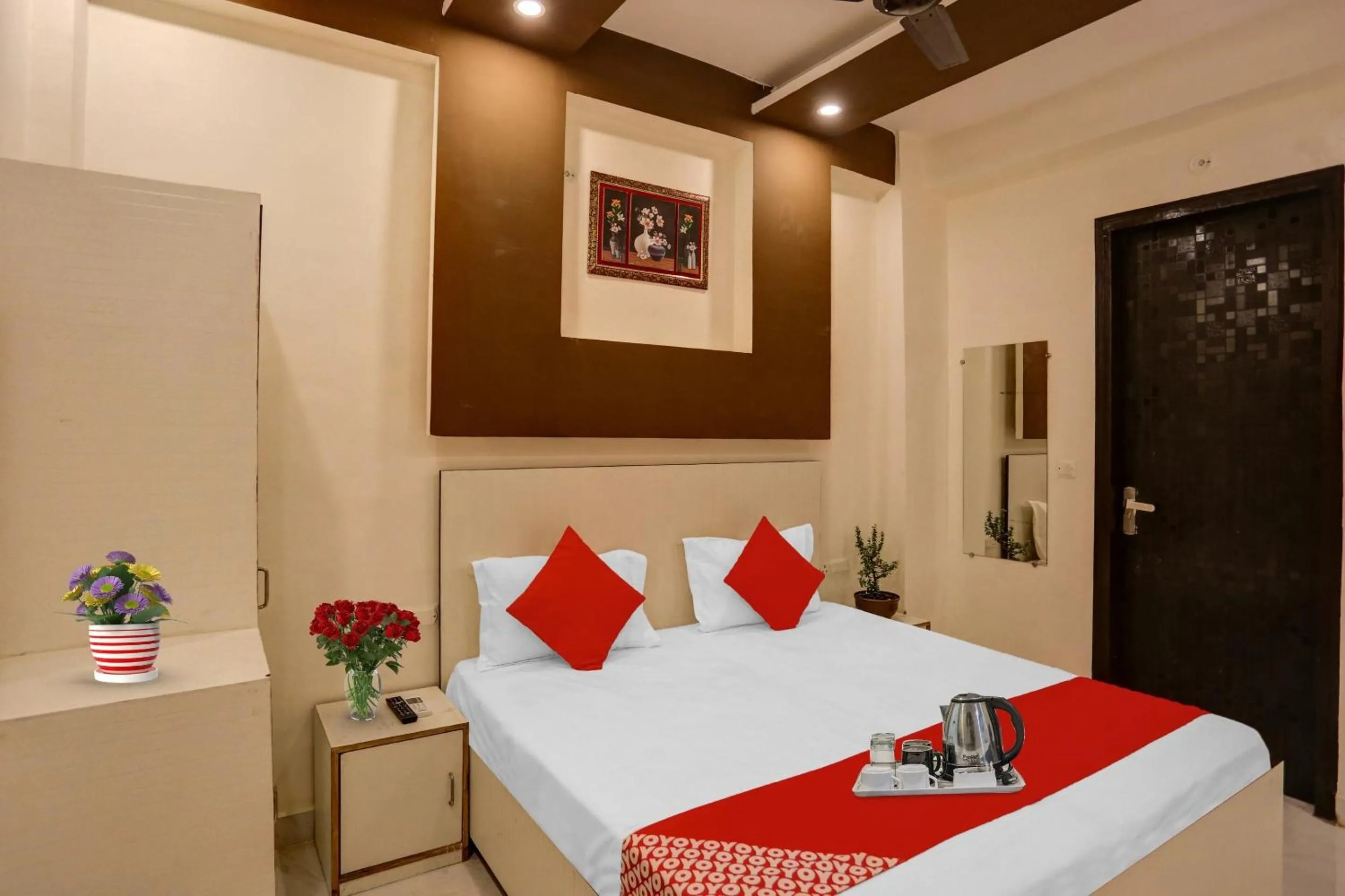 Bedroom, Bed in Hotel O Luxury Inn
