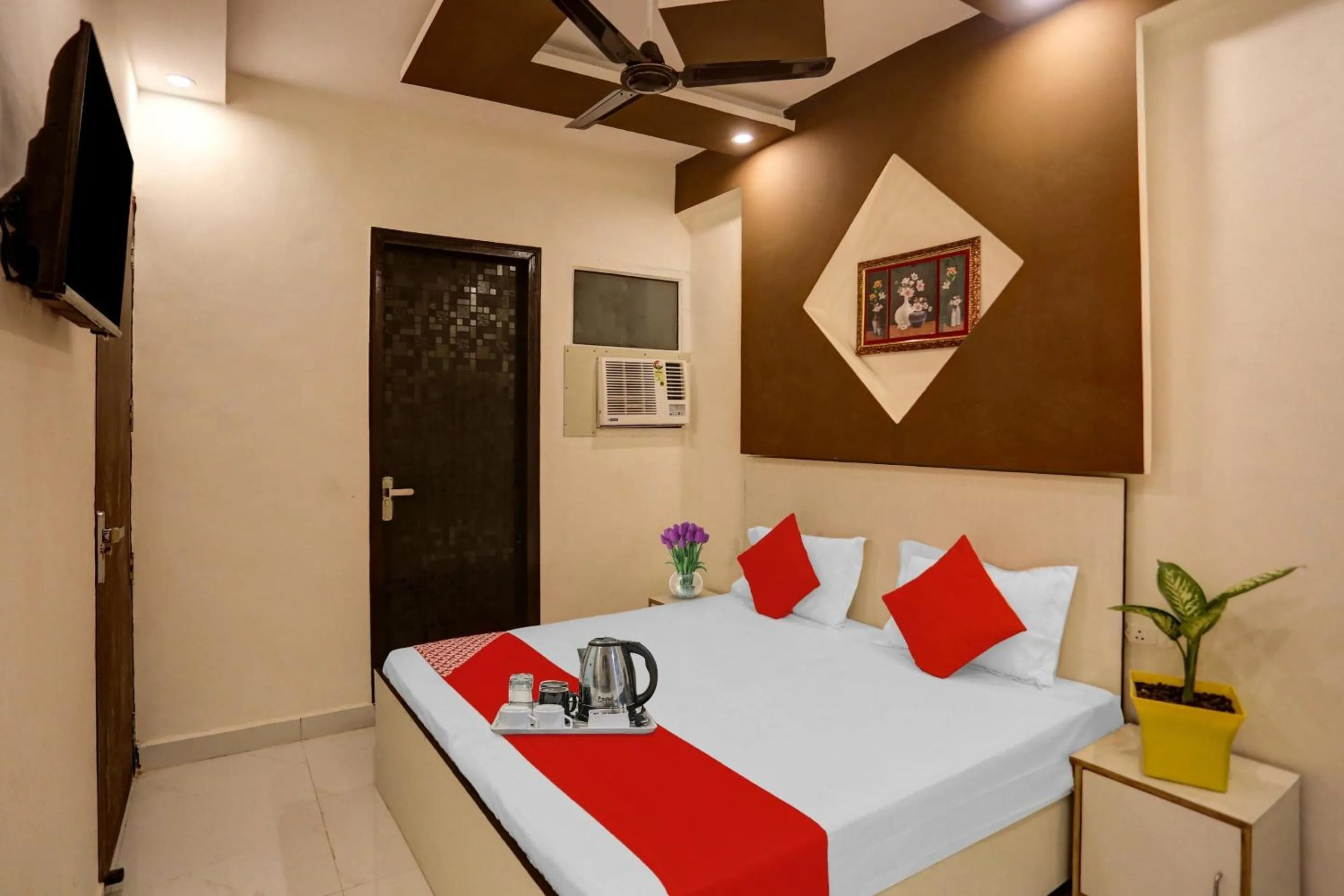 Bedroom, Bed in Hotel O Luxury Inn