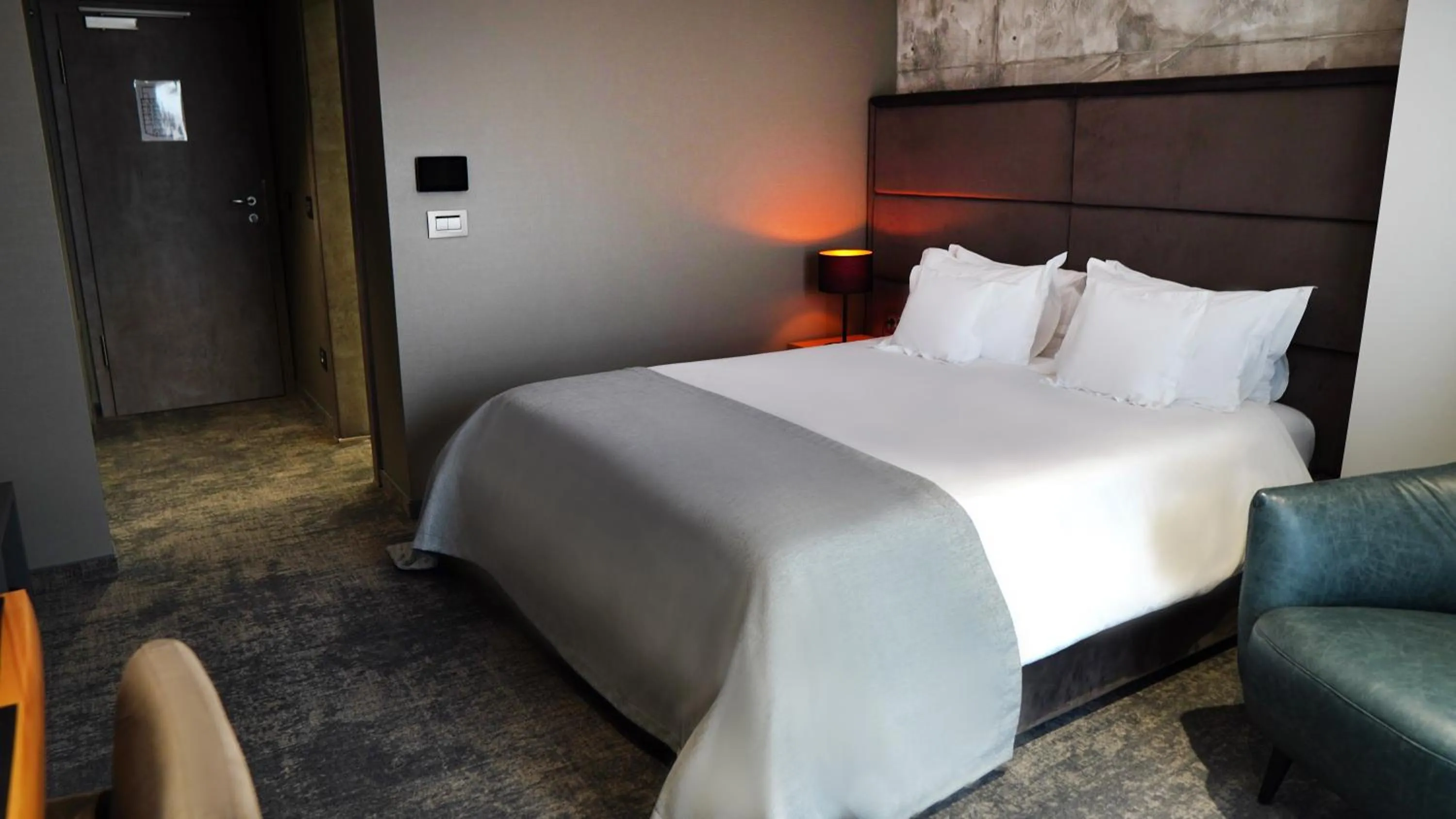 Bed in Aniroc Signature Hotel