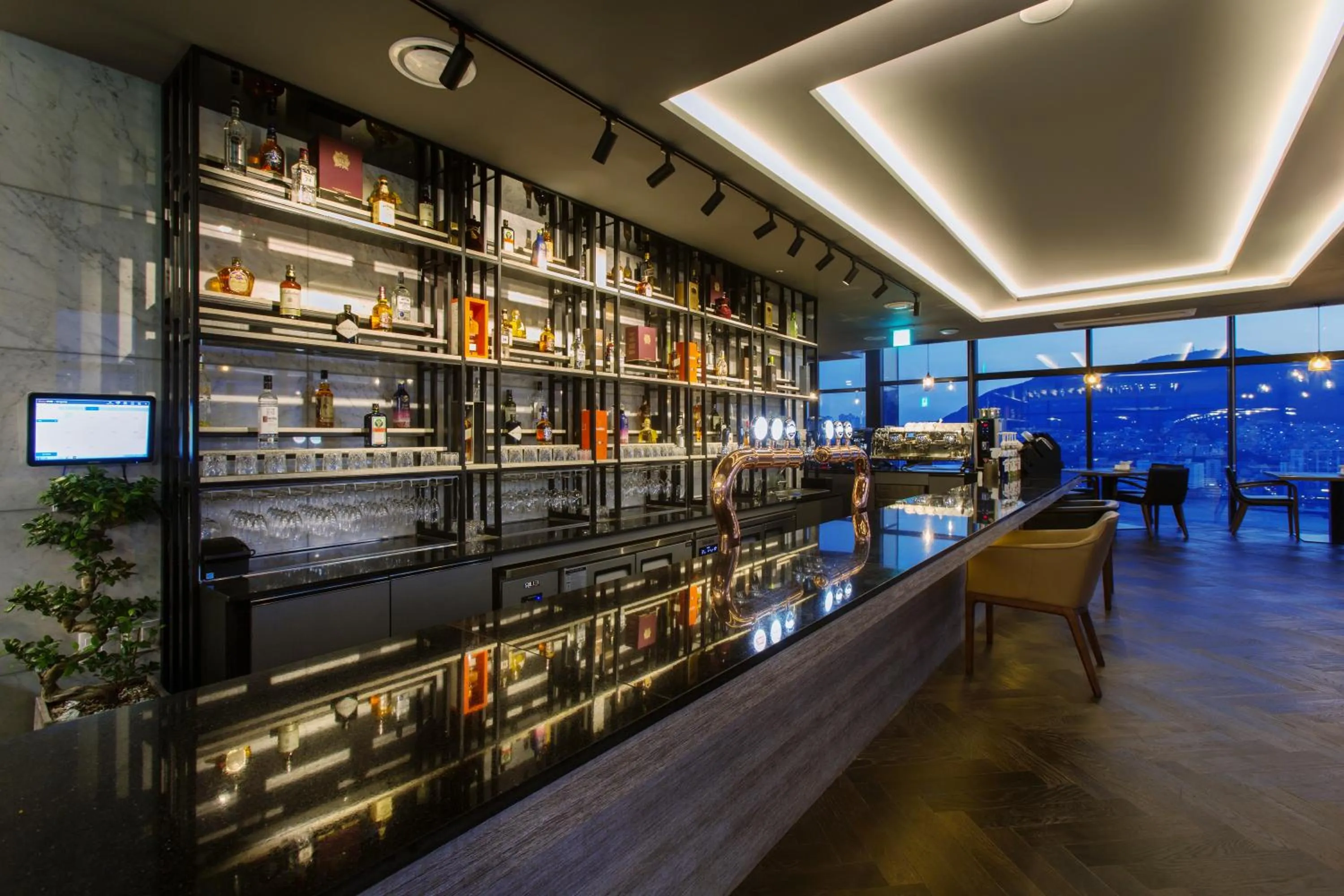 Restaurant/places to eat in Hotel Adela