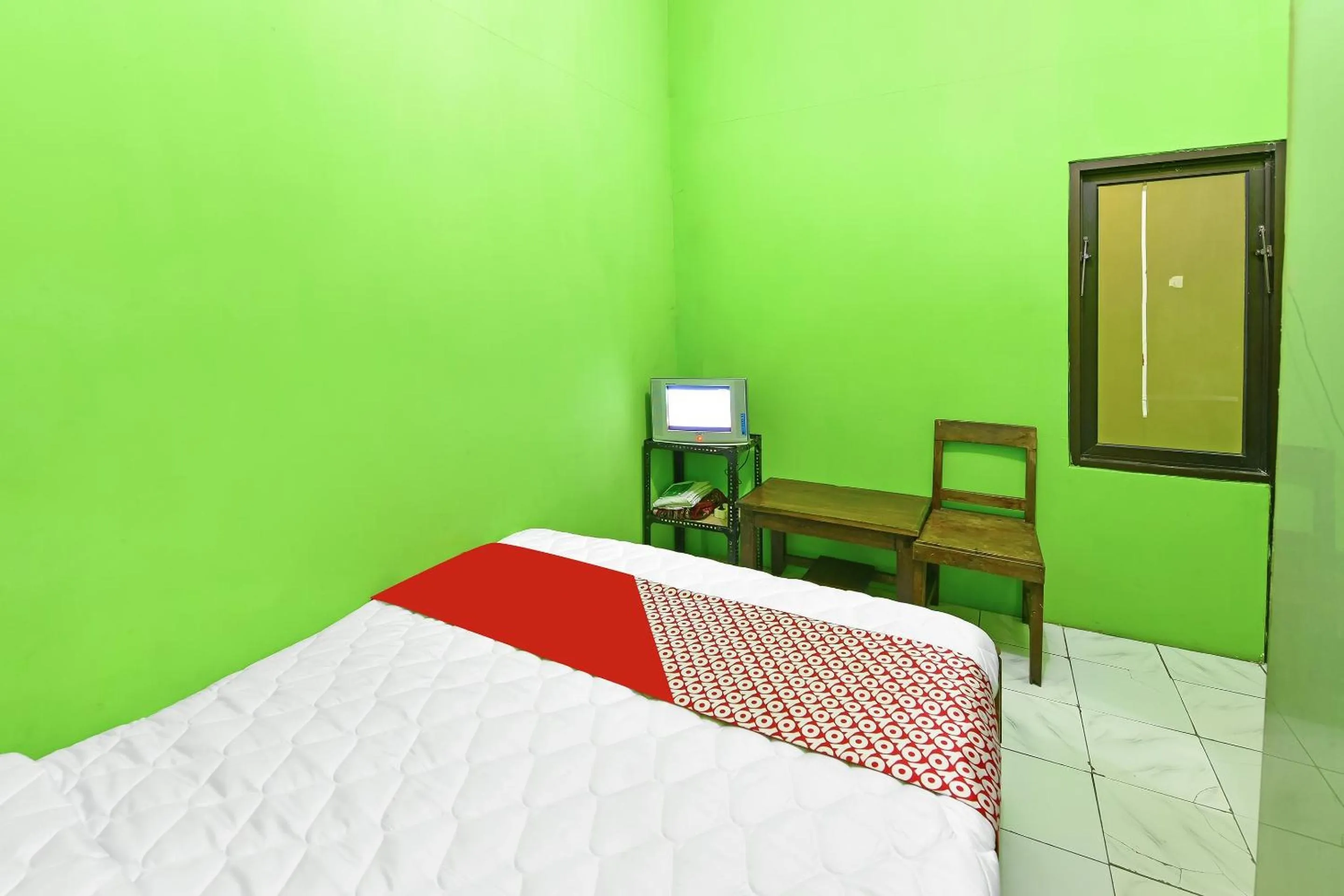 Bedroom, Bed in SPOT ON 91357 Hotel Mulyo