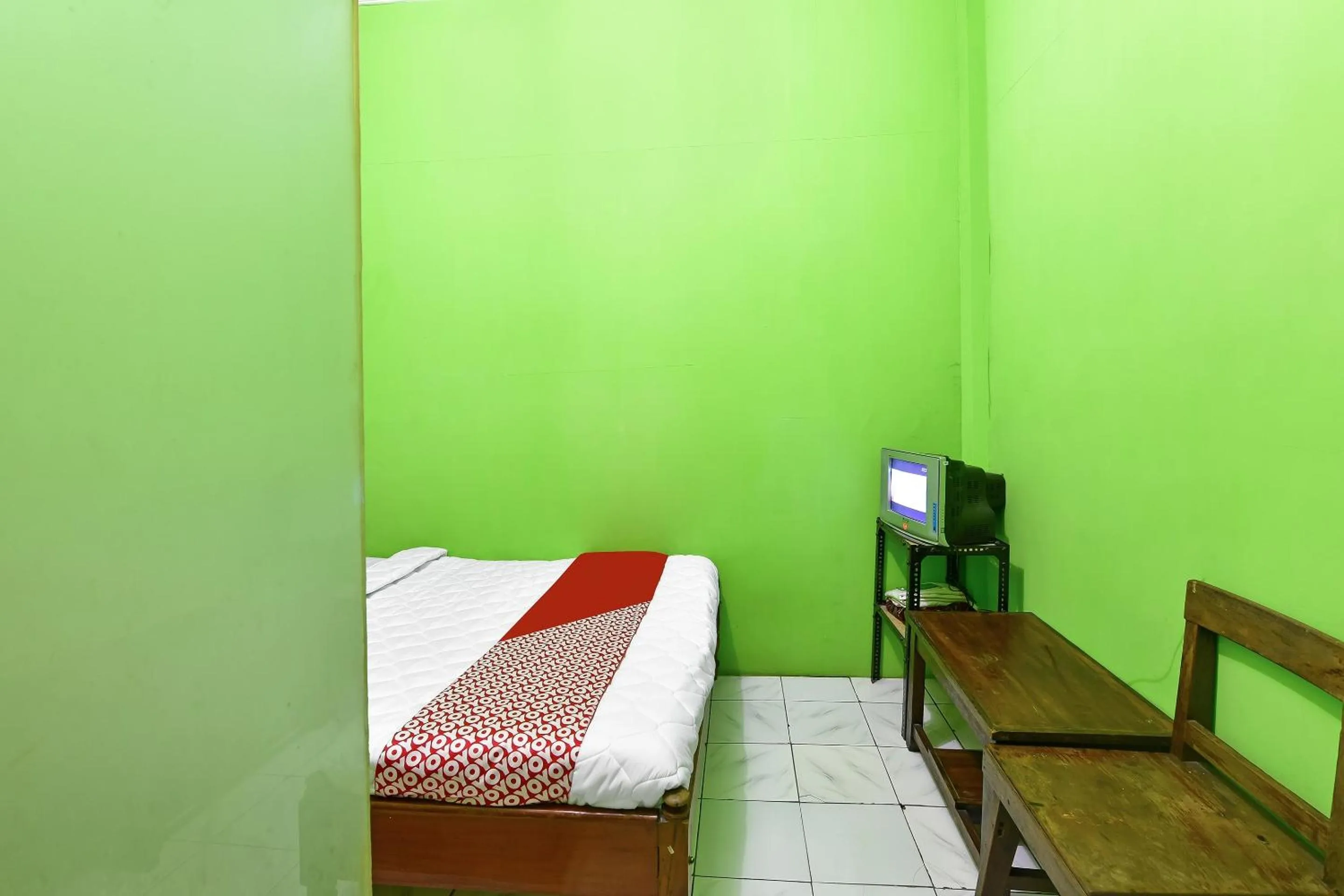 Bedroom, Bed in SPOT ON 91357 Hotel Mulyo