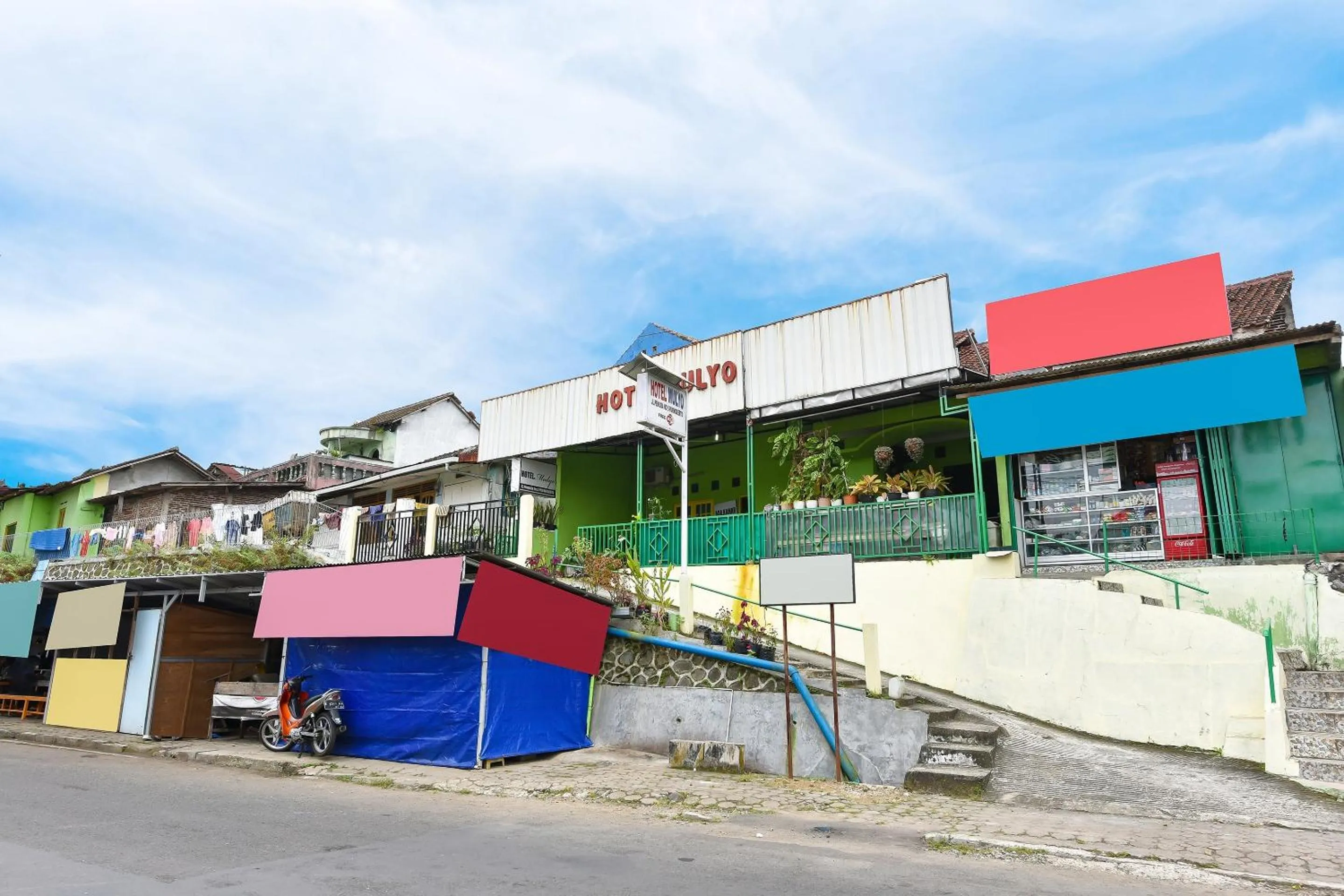 Facade/entrance in SPOT ON 91357 Hotel Mulyo
