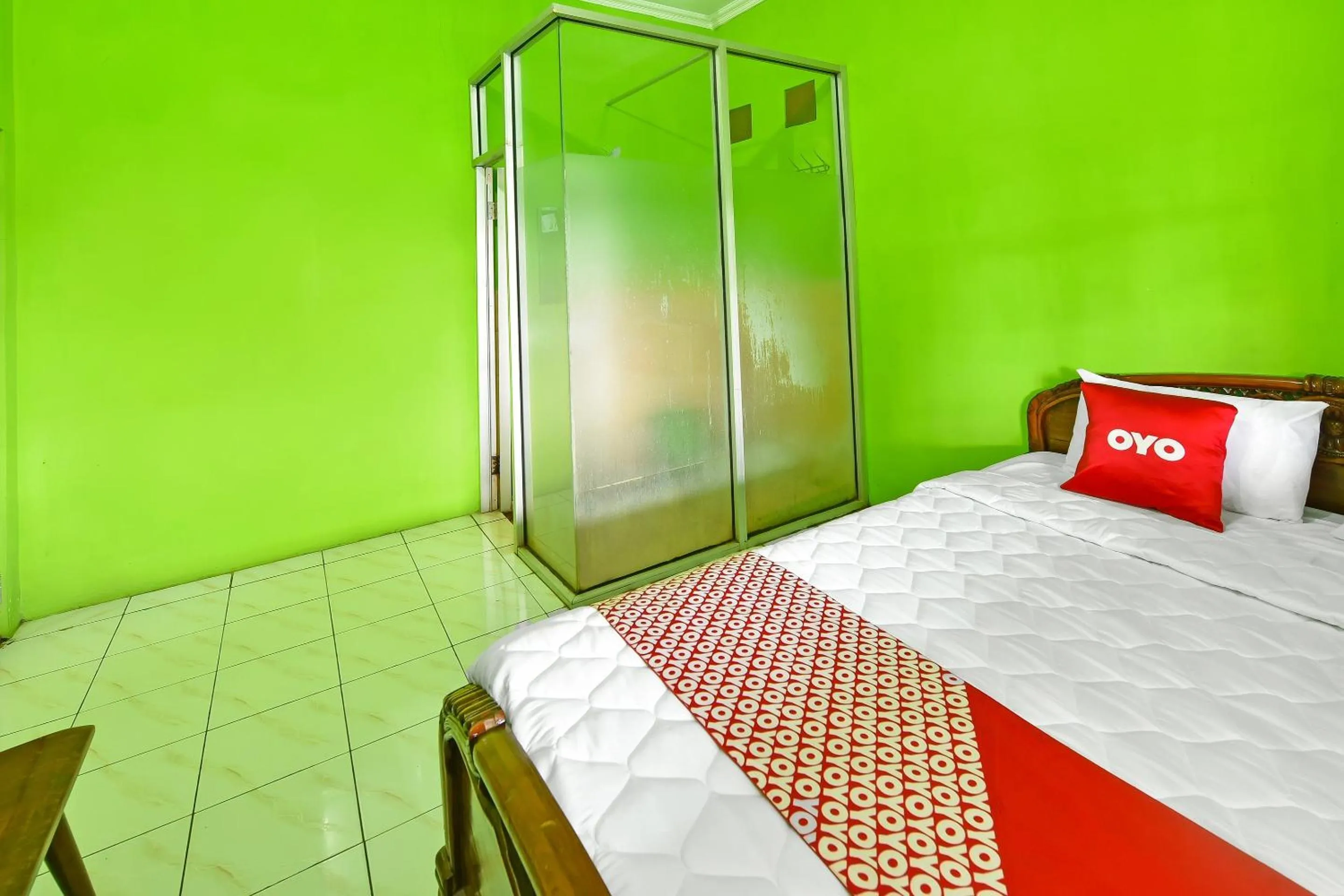 Bedroom, Bed in SPOT ON 91357 Hotel Mulyo