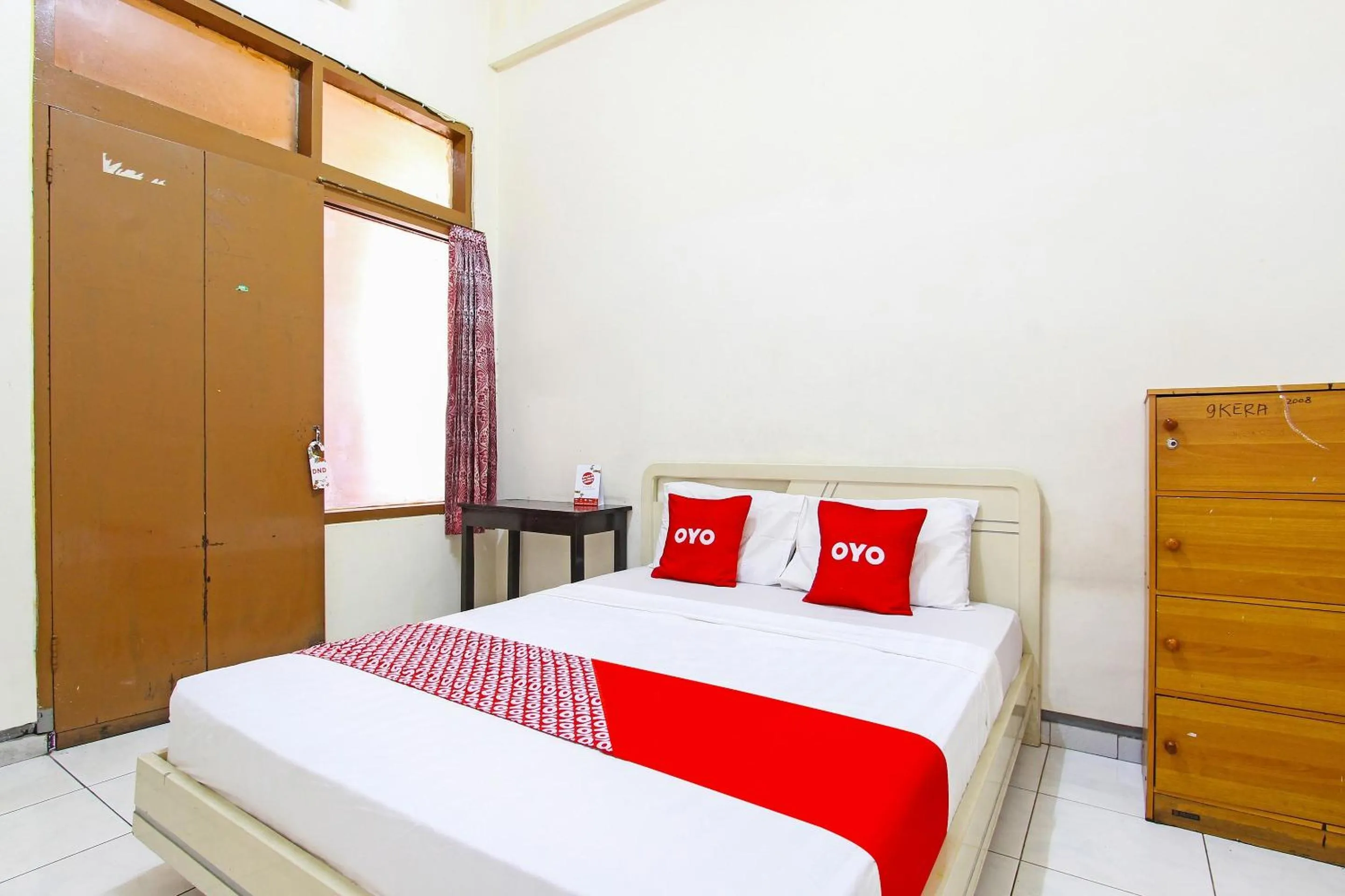 Bedroom, Bed in Hotel O Mutiara