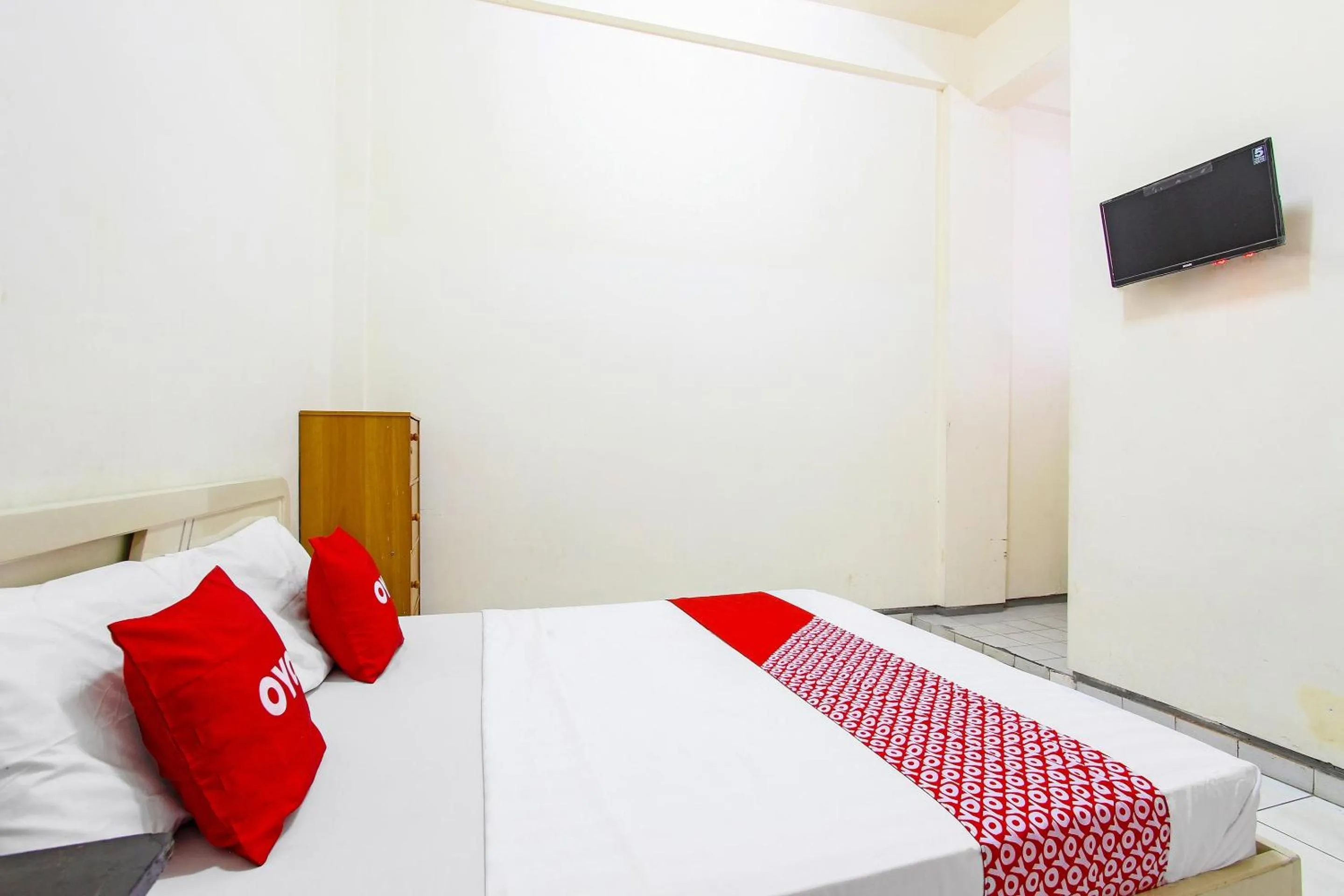 Bedroom, Bed in Hotel O Mutiara