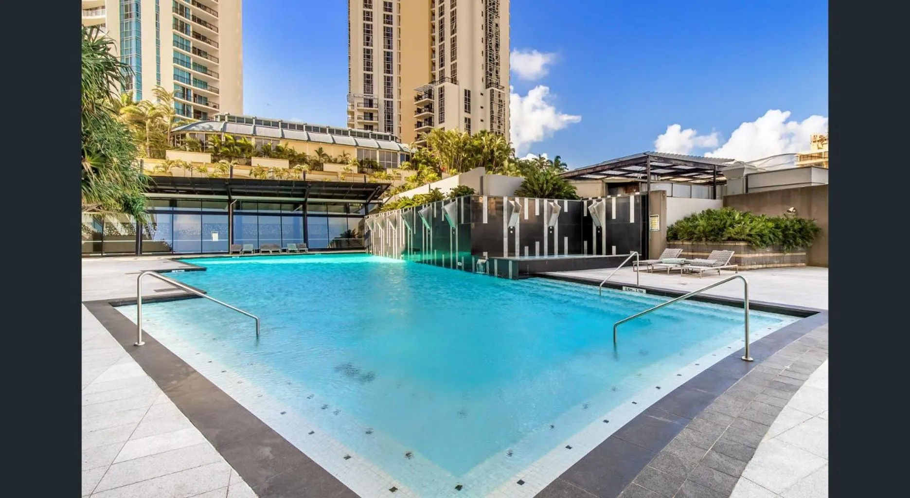 Swimming pool in Circle on Cavill FREE parking