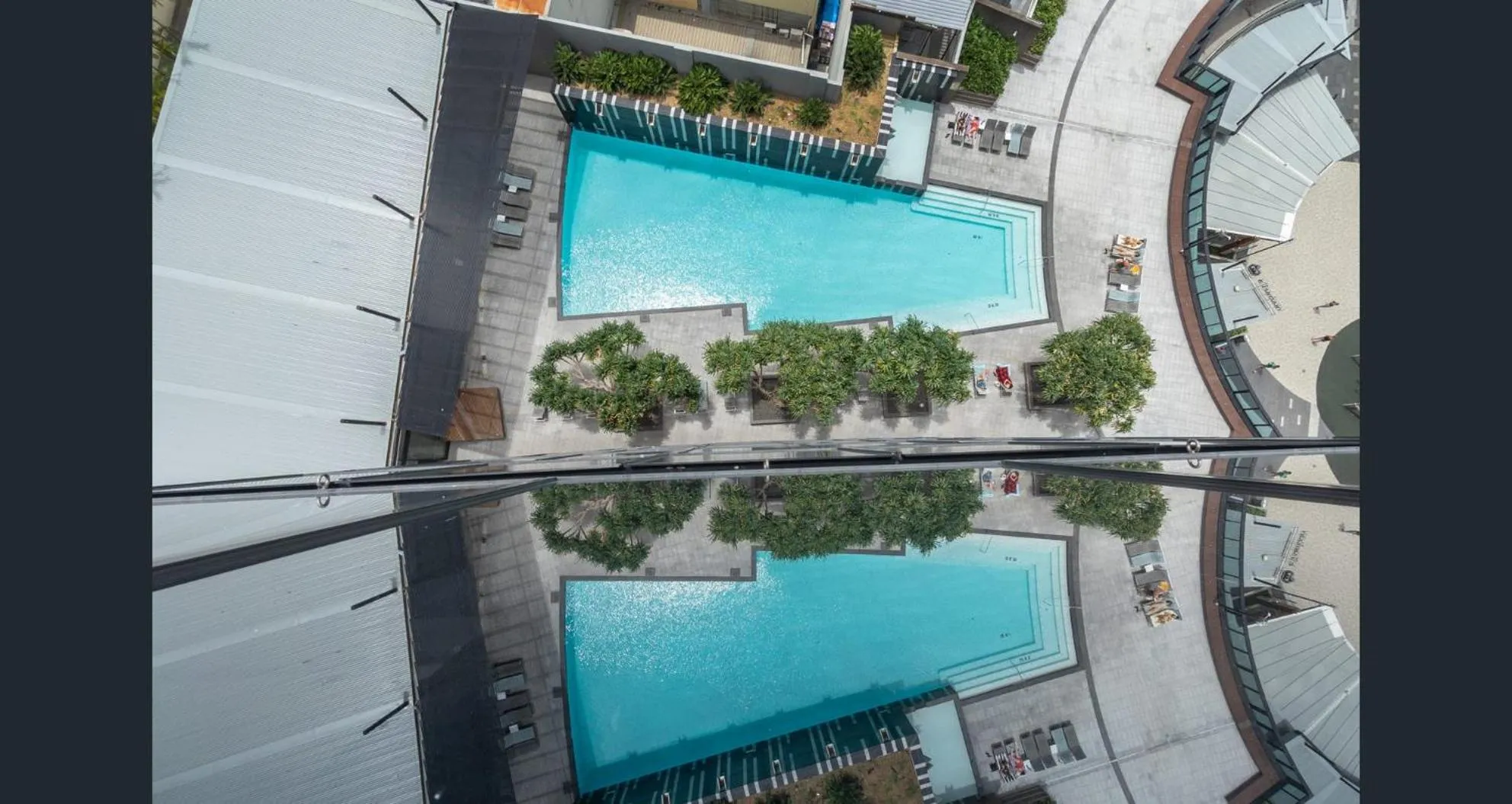 Swimming pool in Circle on Cavill FREE parking