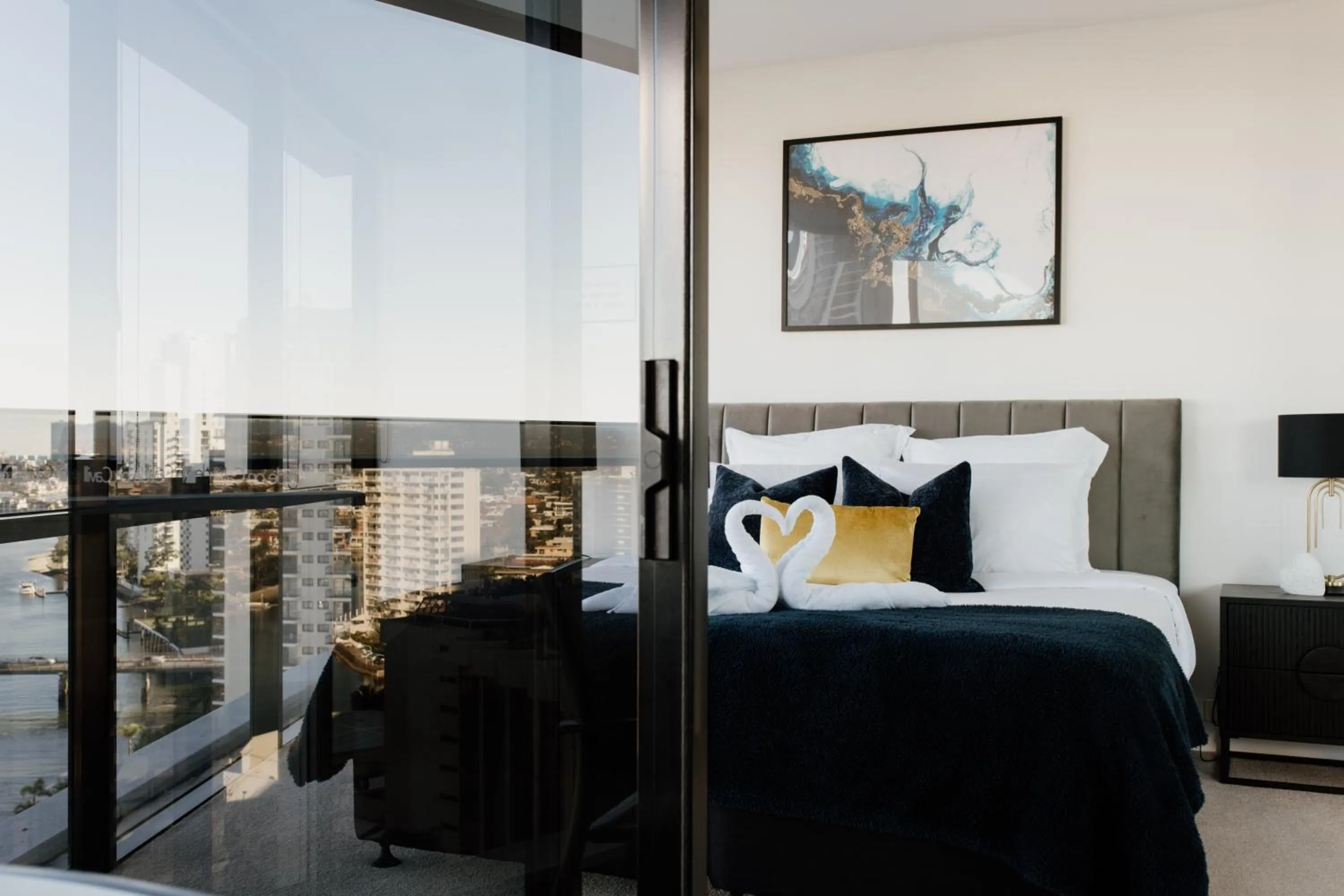 Balcony/Terrace, Bed in Circle on Cavill FREE parking