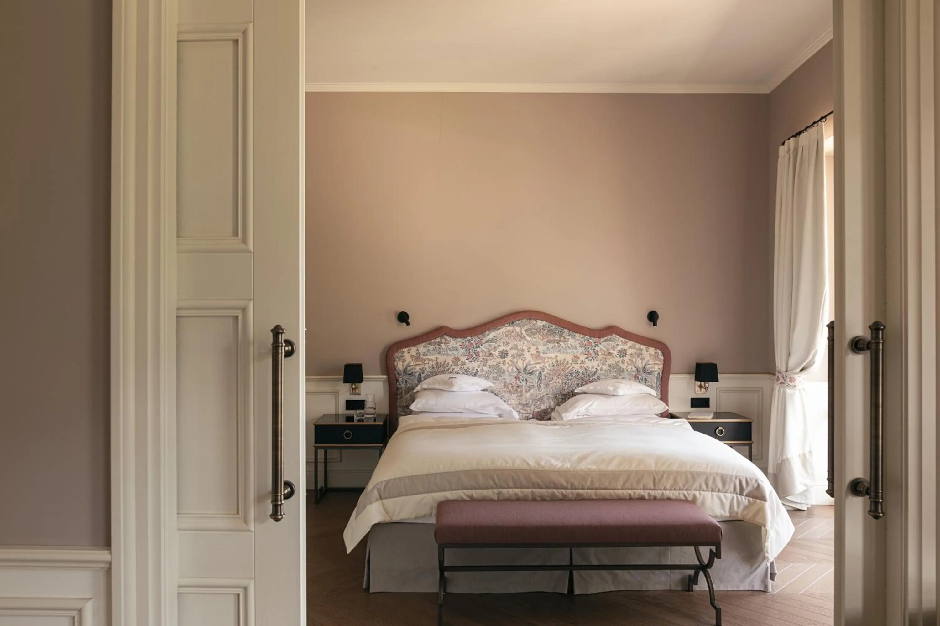 Bed in Hotel Elephant