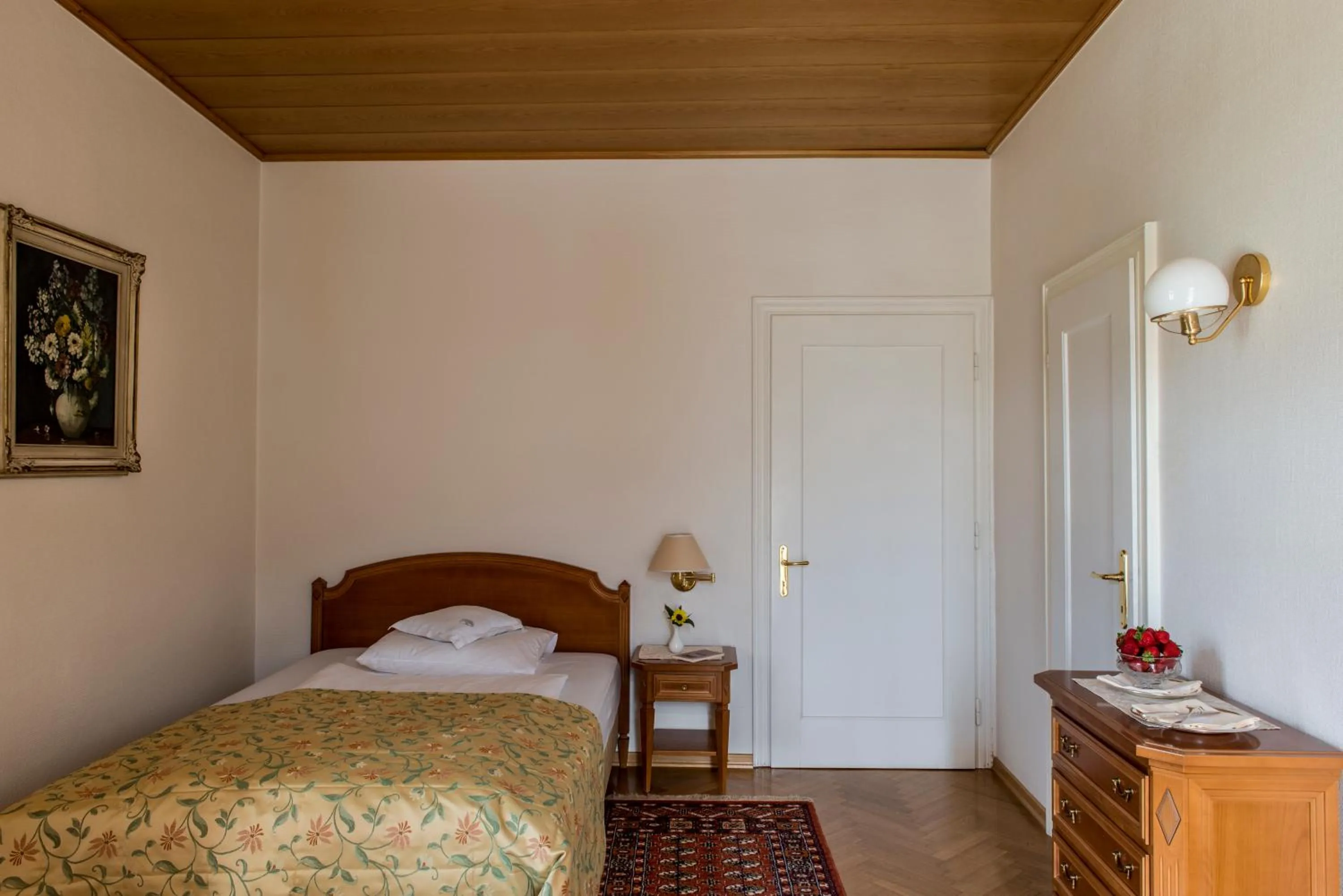 Bed in Hotel Elephant