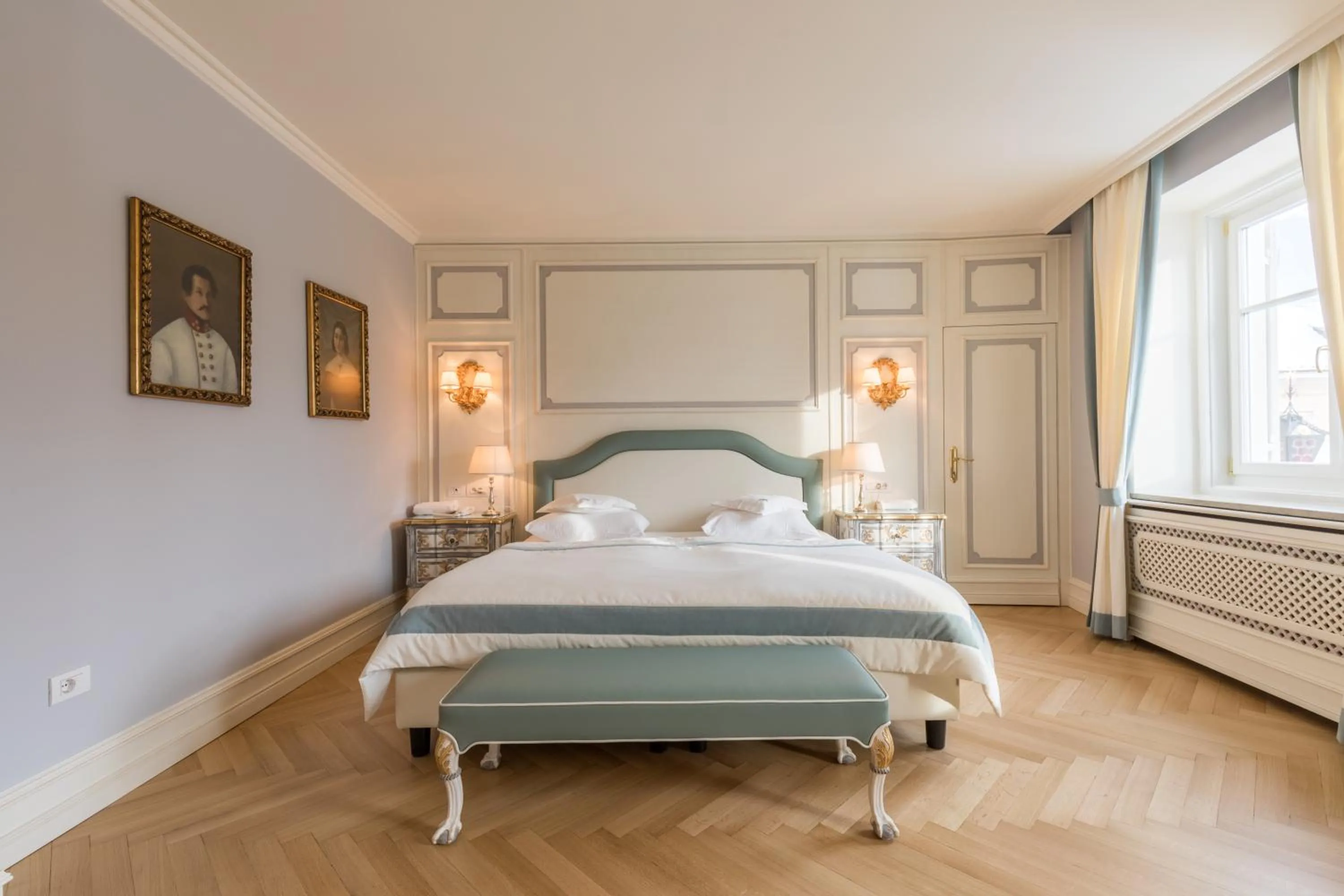 Bed in Hotel Elephant