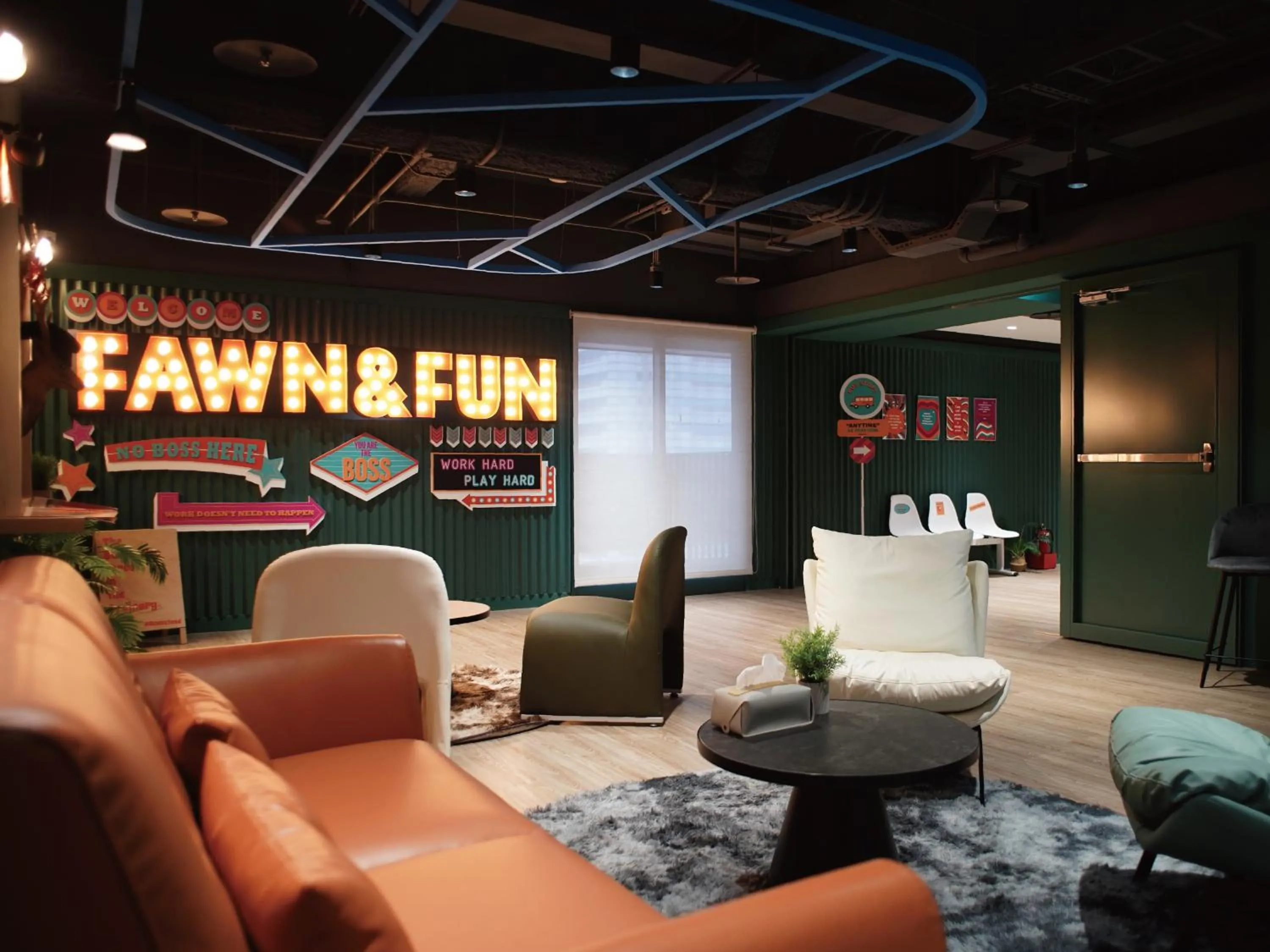 On site in Roaders Plus Hotel - Theme