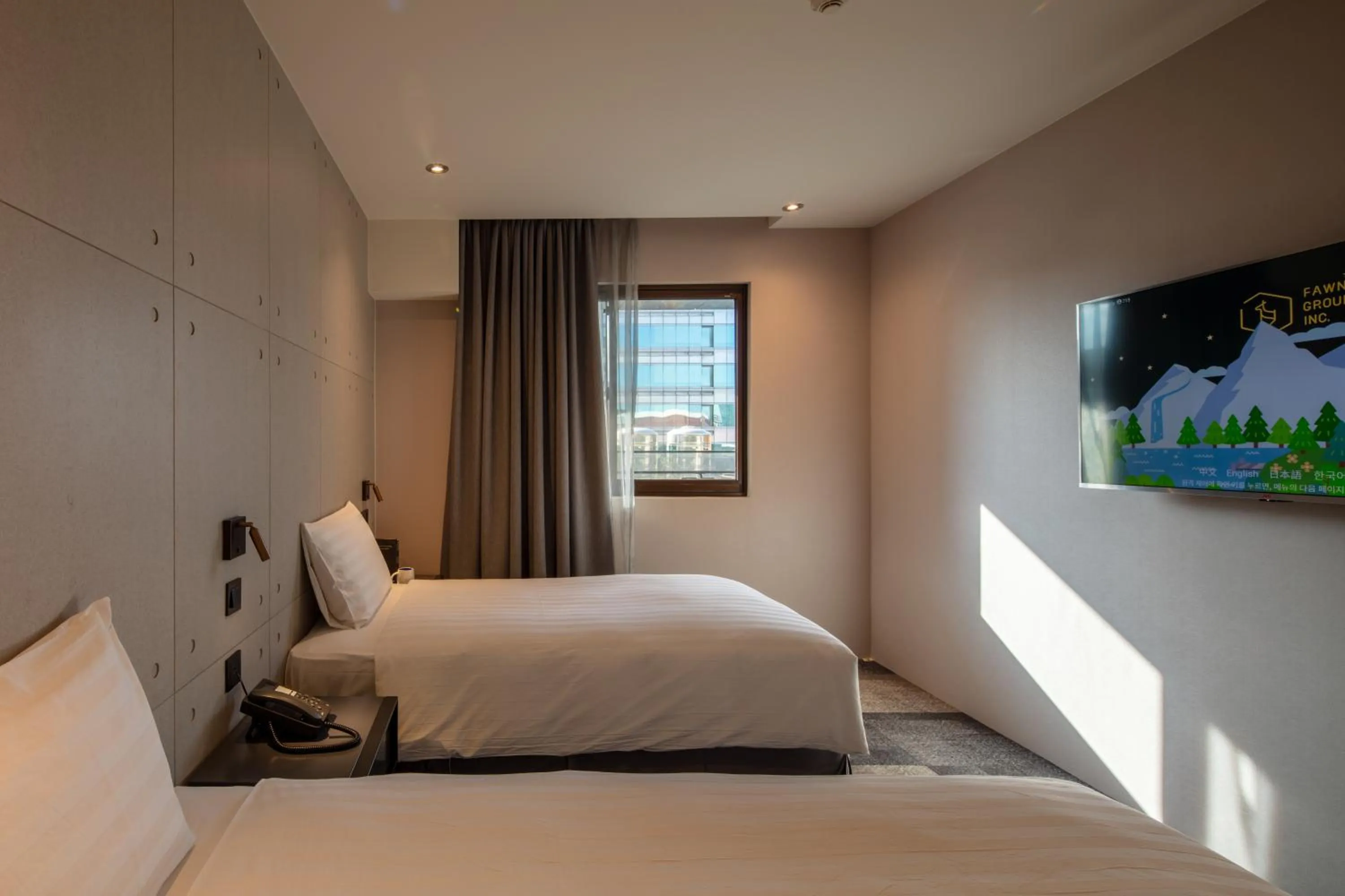 Premium Twin Room in Roaders Plus Hotel - Theme