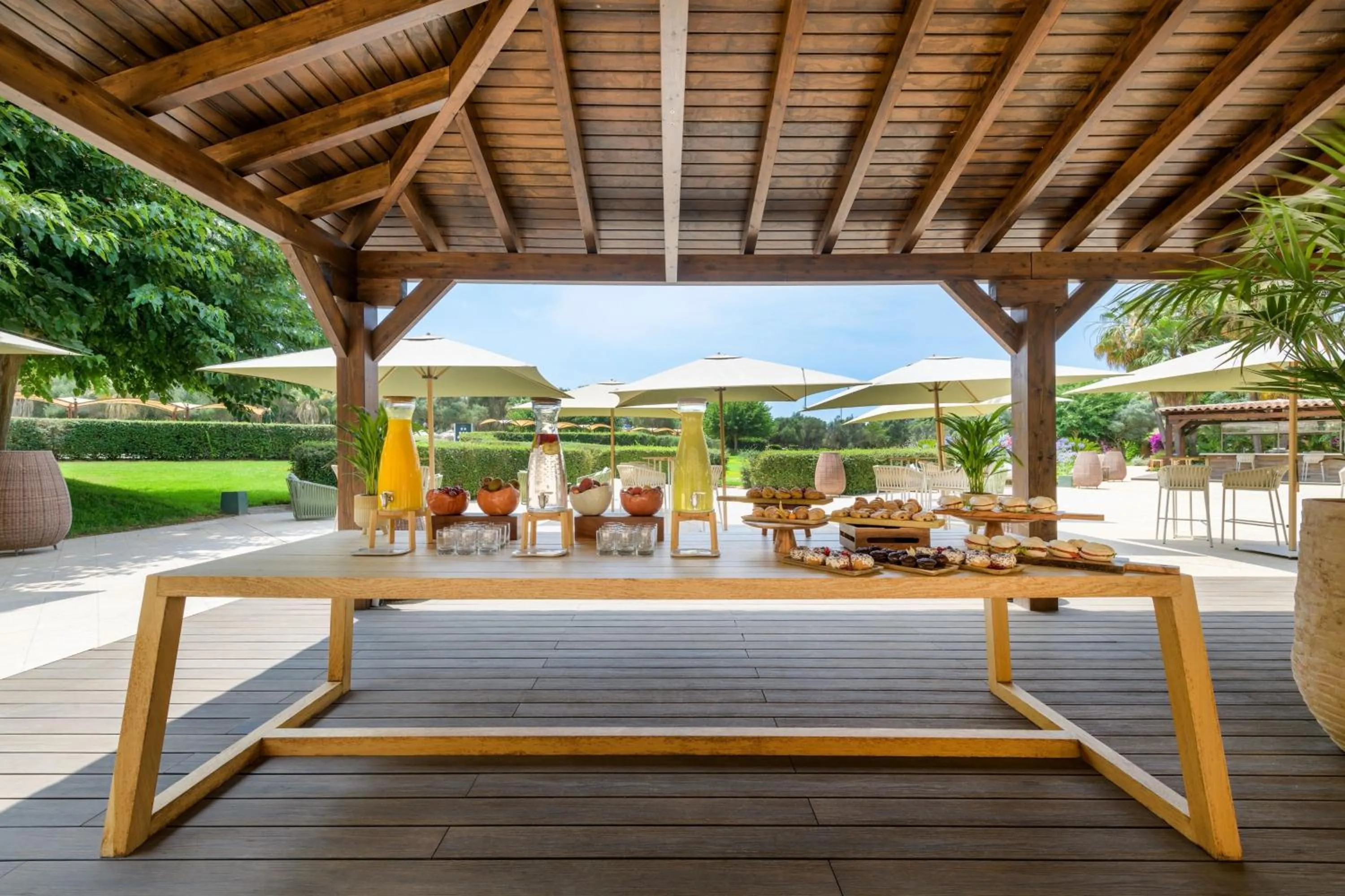 Restaurant/places to eat in Hacienda Son Antem Golf Resort, Autograph Collection