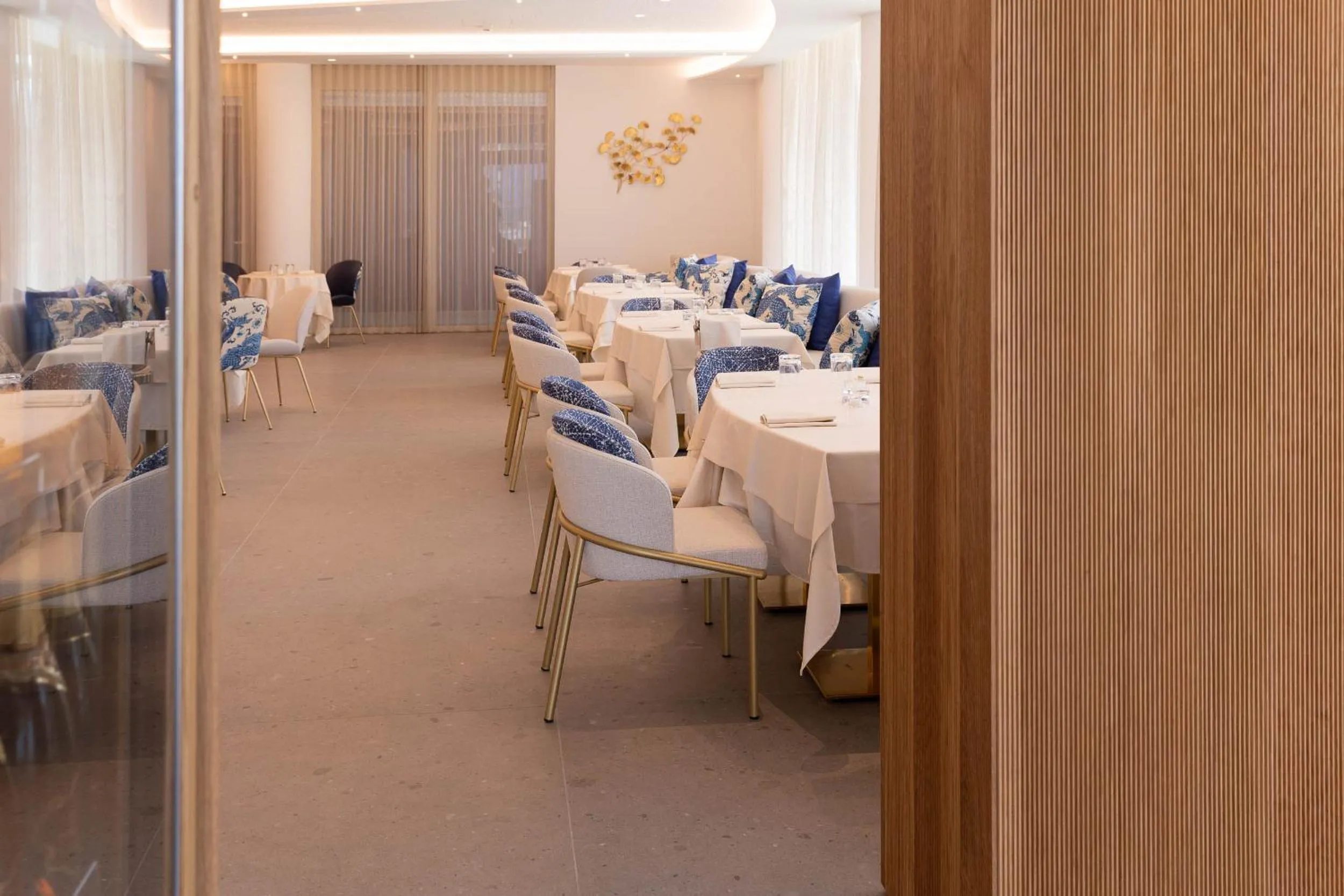 Restaurant/places to eat in Blu Suite Resort