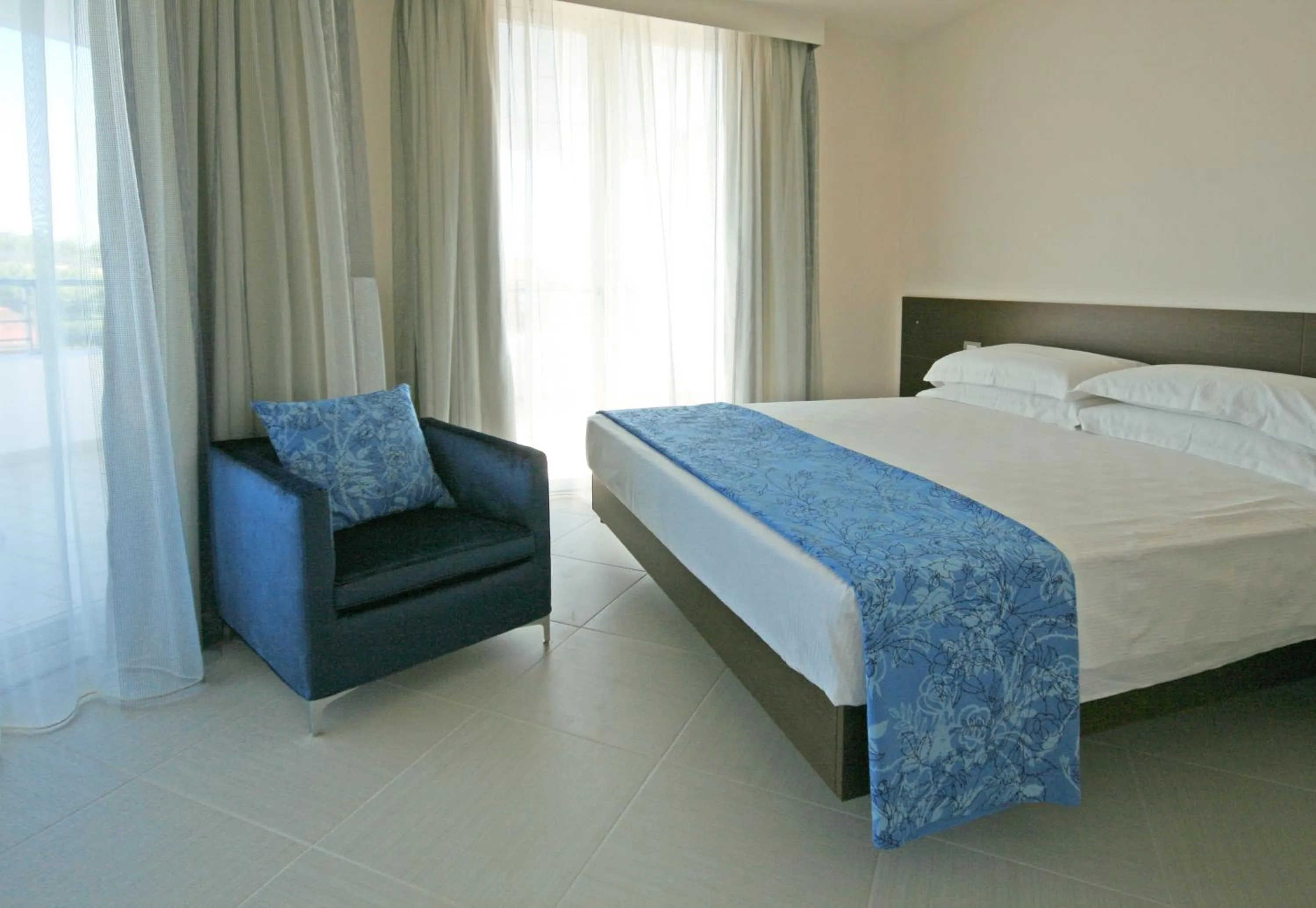 Bed in Blu Suite Resort