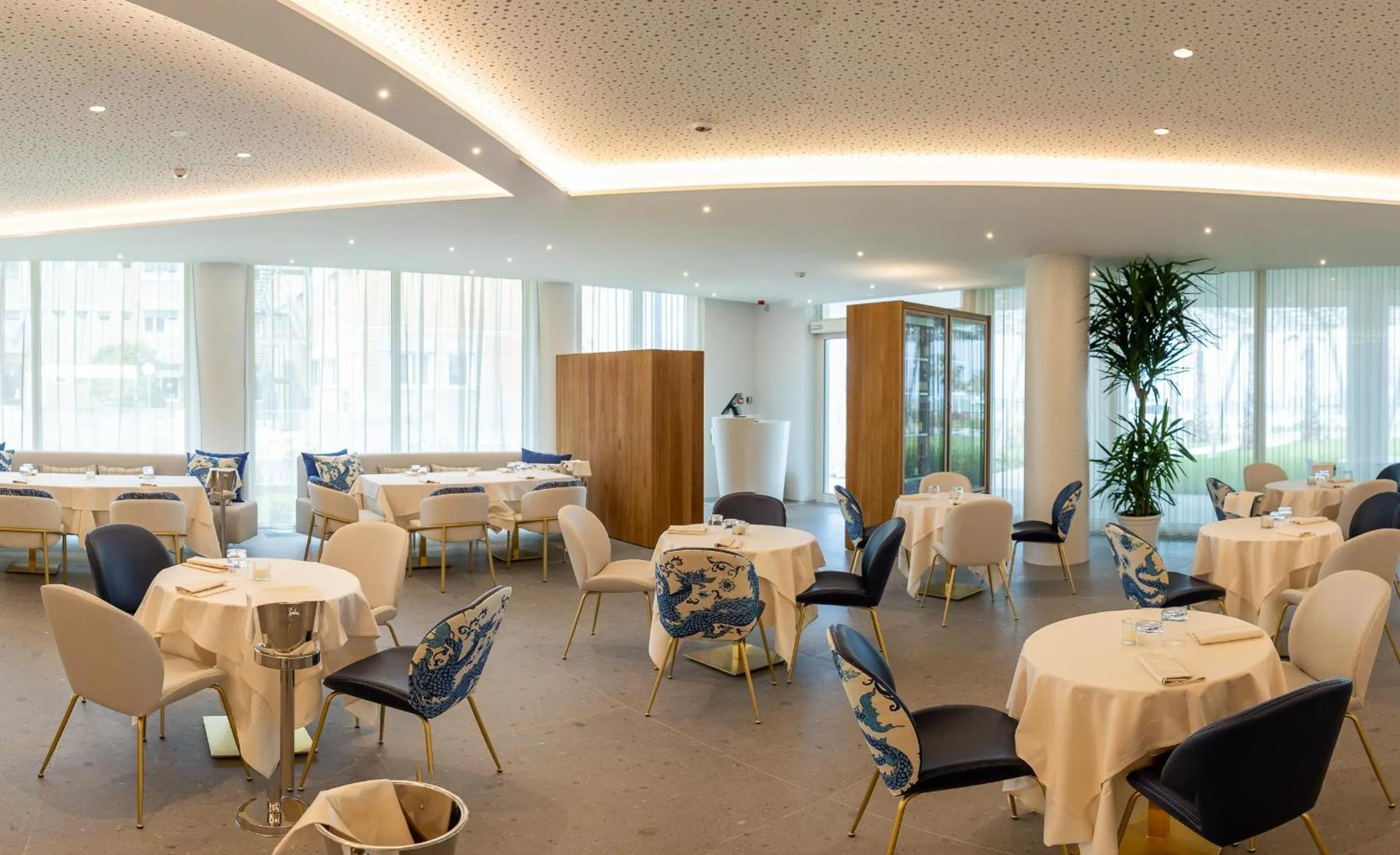 Restaurant/places to eat in Blu Suite Resort