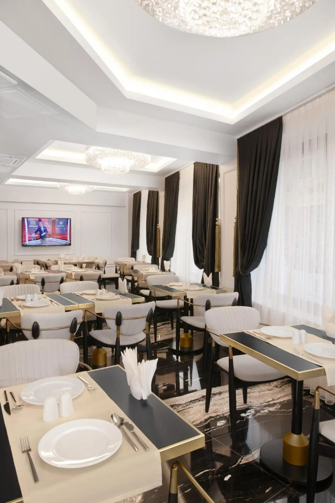 Restaurant/places to eat in Silvana Hotel