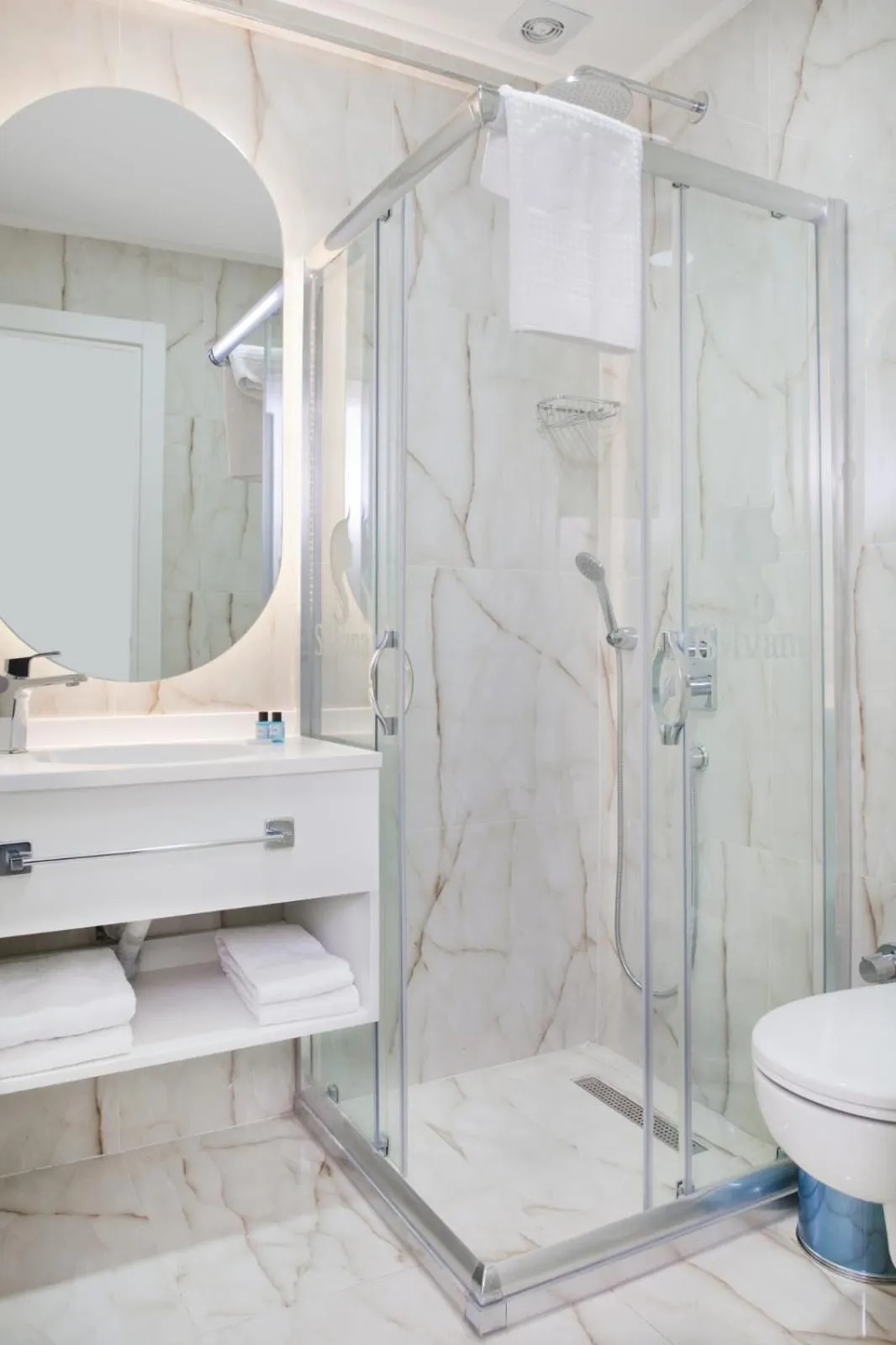 Bathroom in Silvana Hotel