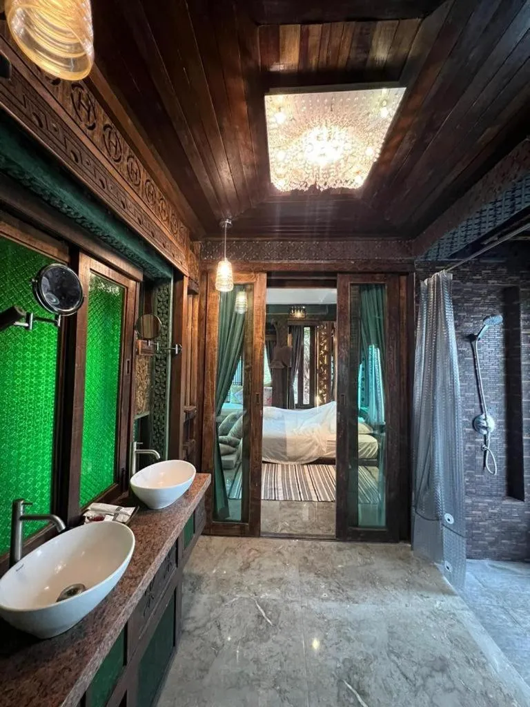 Shower in K2 Xanadu Pool Villa