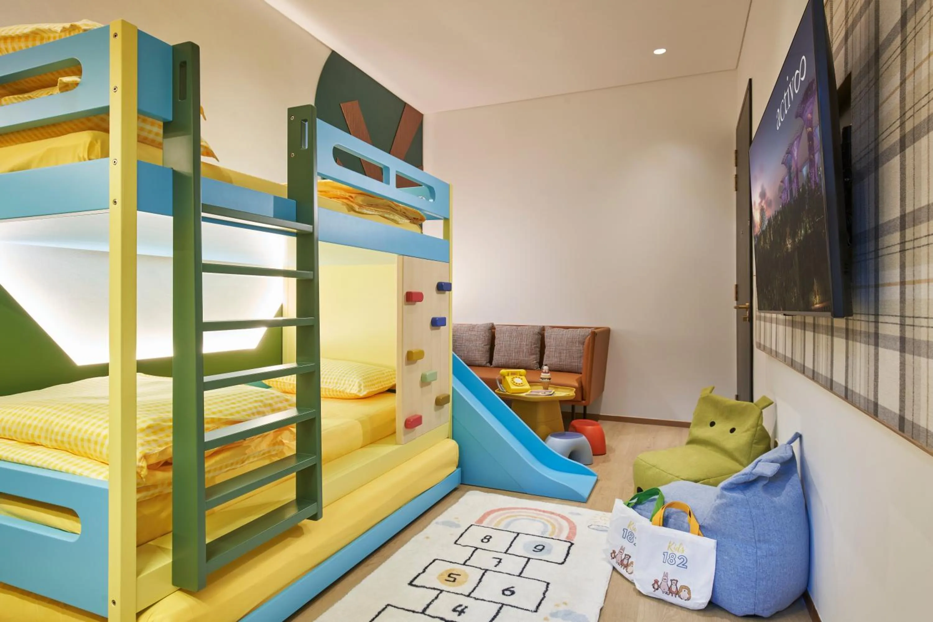 bunk bed, Bed in Citadines Connect City Centre Singapore