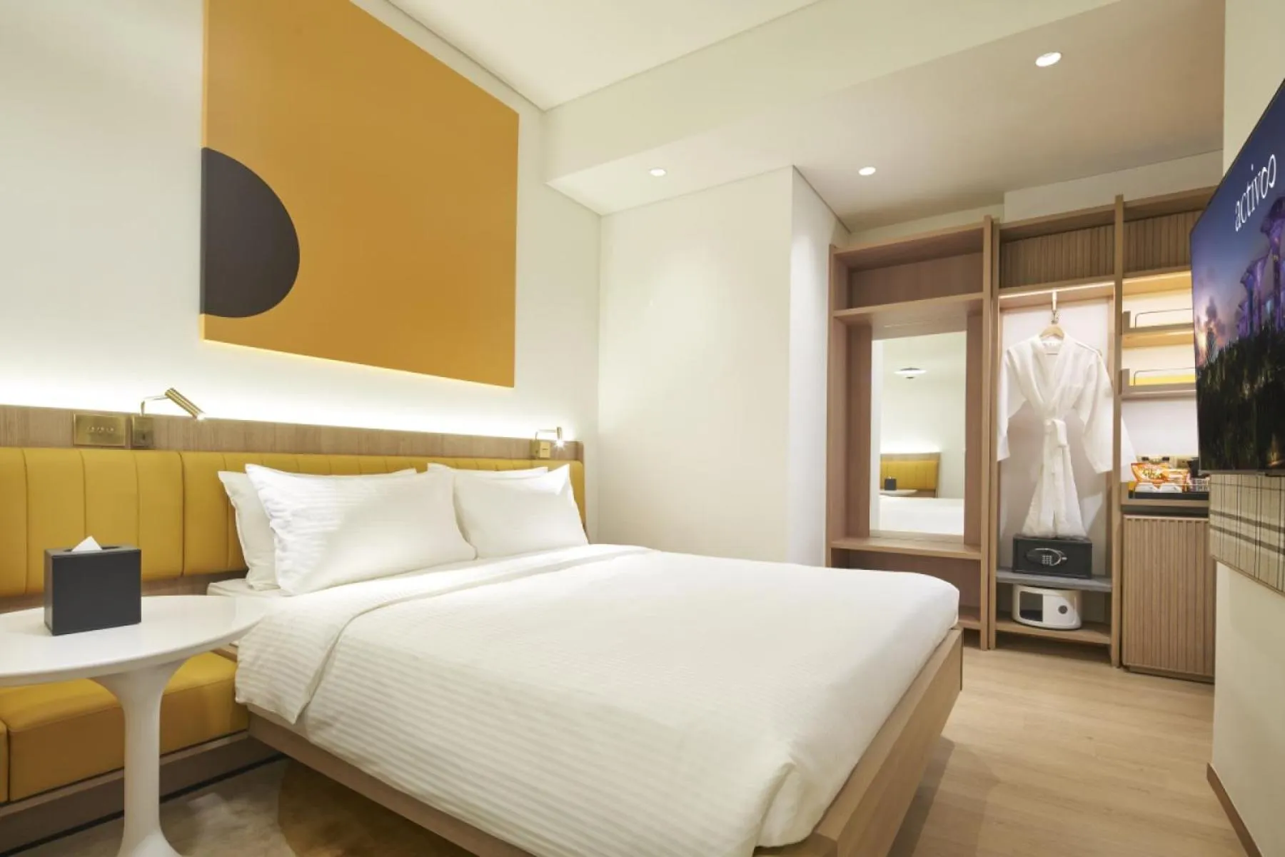 Photo of the whole room, Bed in Citadines Connect City Centre Singapore