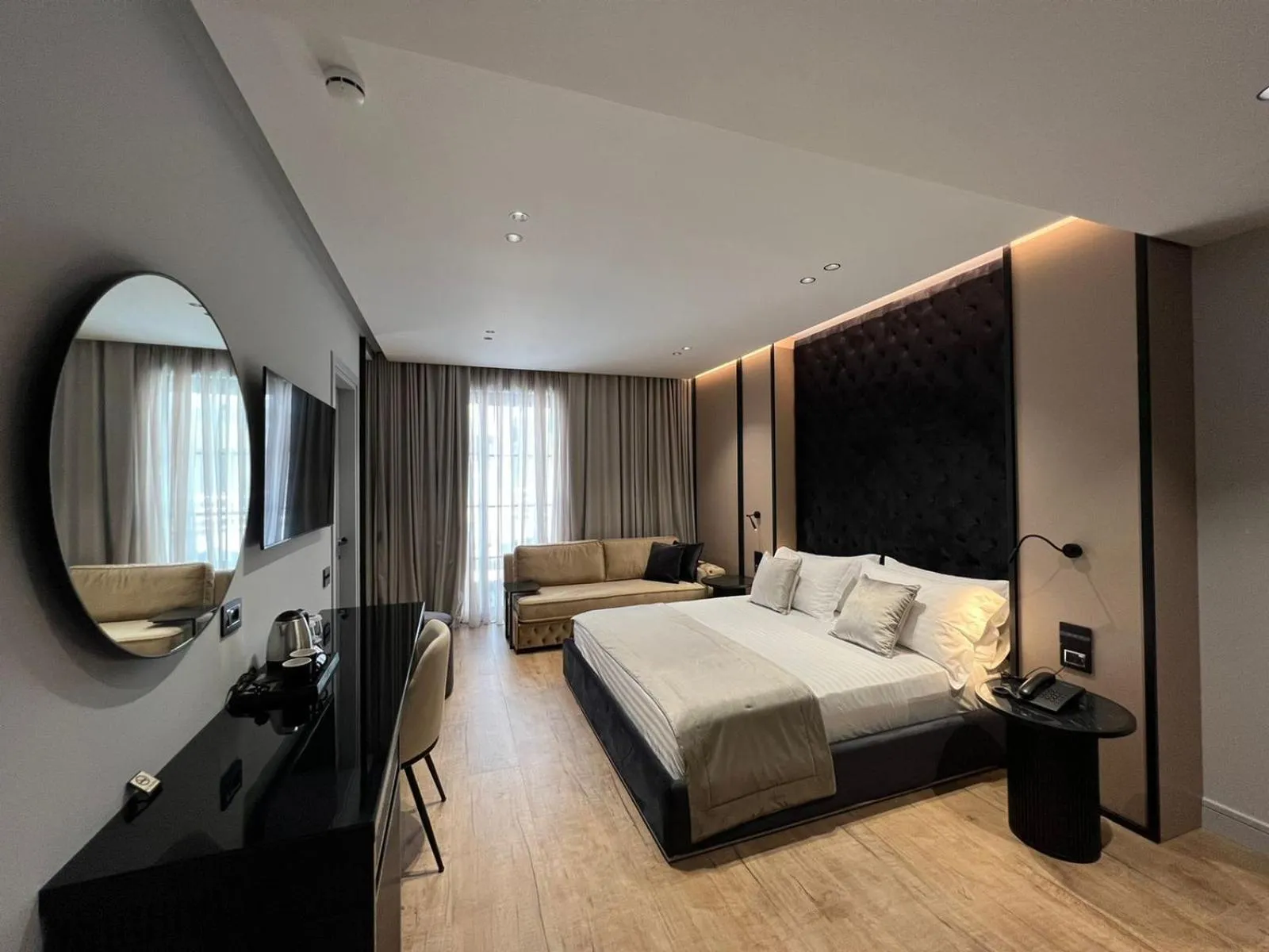 Bedroom, Bed in Rozafa Palace Hotel