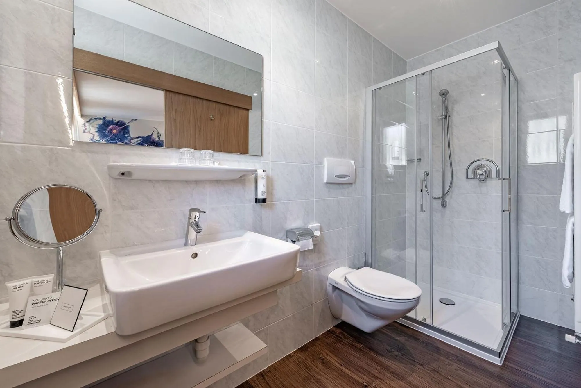 Shower in Baumgartner's Blumenhotel