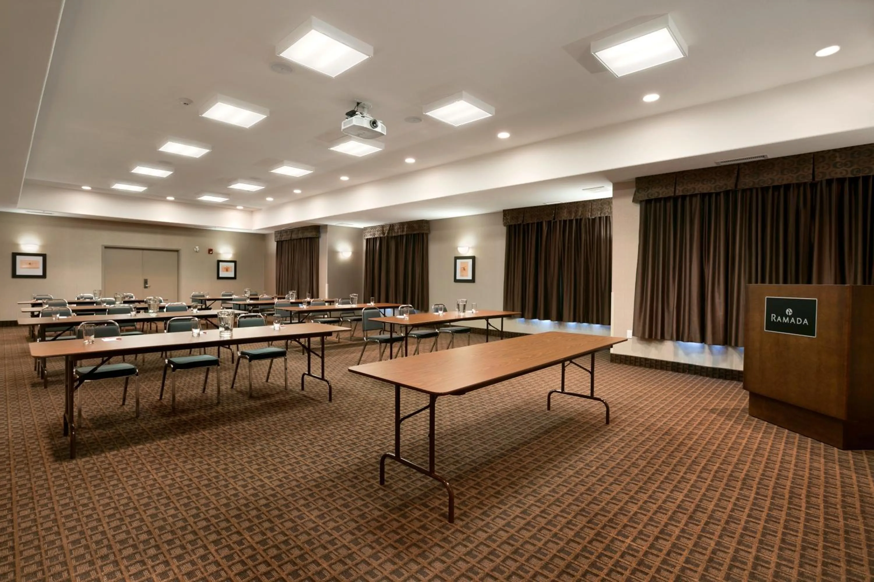 Meeting/conference room in Ramada by Wyndham Conklin