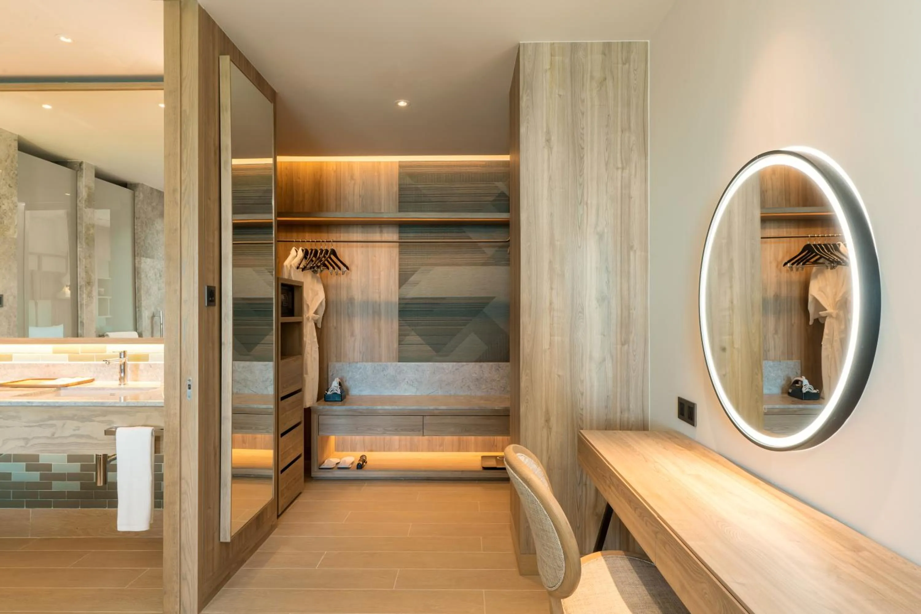 Shower, Bed in Holiday Inn Resort Samui Bophut Beach, an IHG Hotel