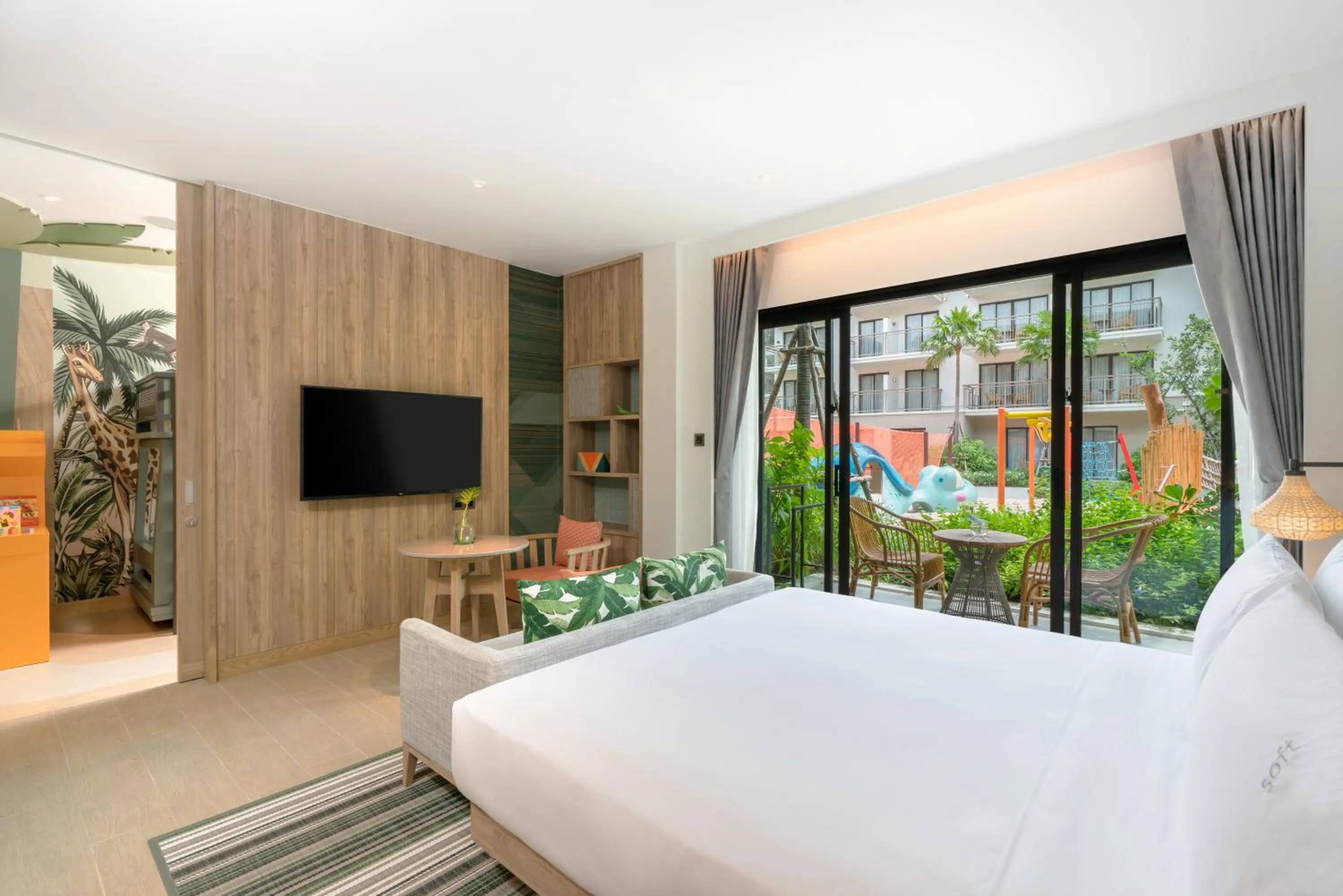 Bed in Holiday Inn Resort Samui Bophut Beach, an IHG Hotel